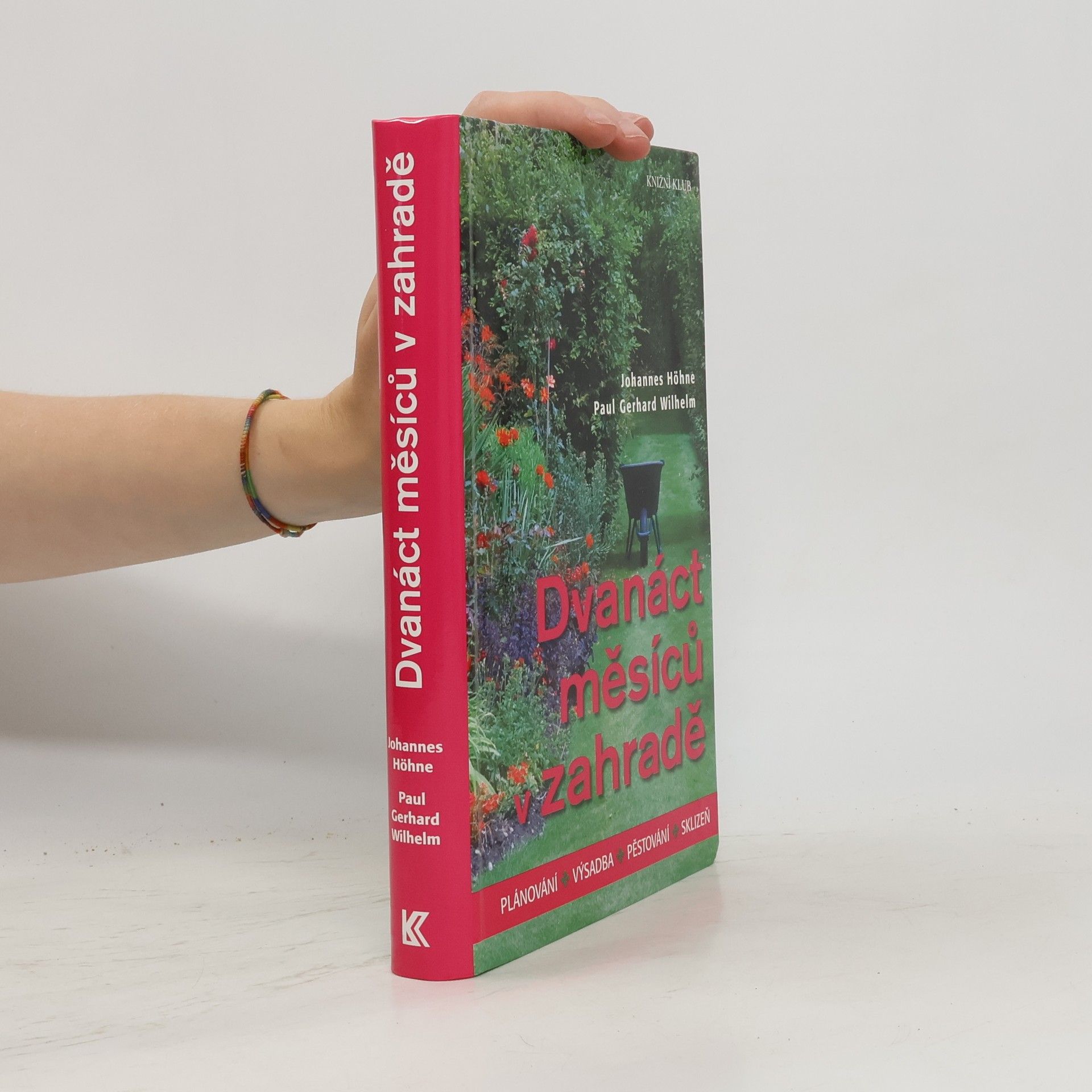 Johannes Höhne Dvanáct měsíců v zahradě : plánování, výsadba, pěstování, sklizeň
