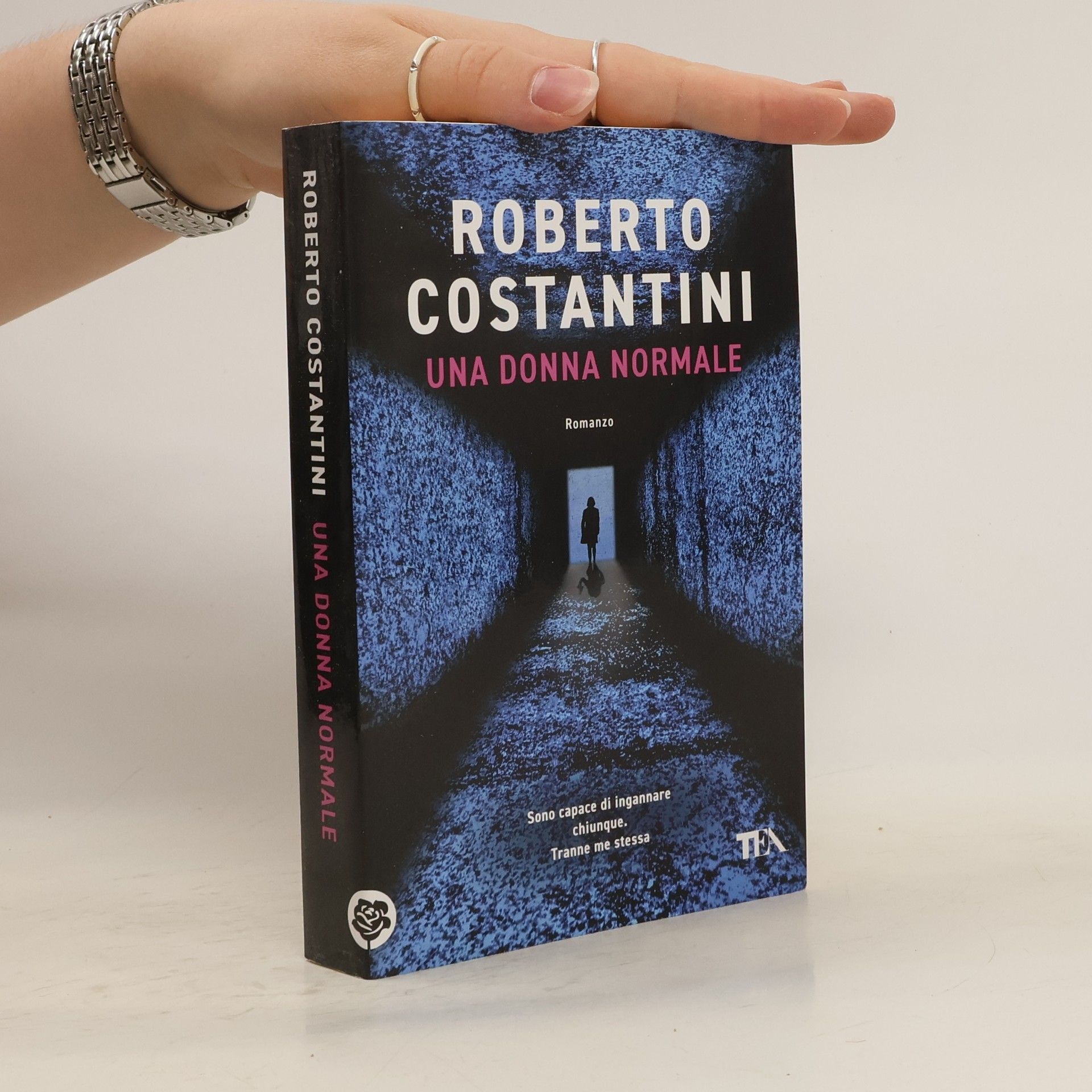 Roberto Costantini Una Donna Normale