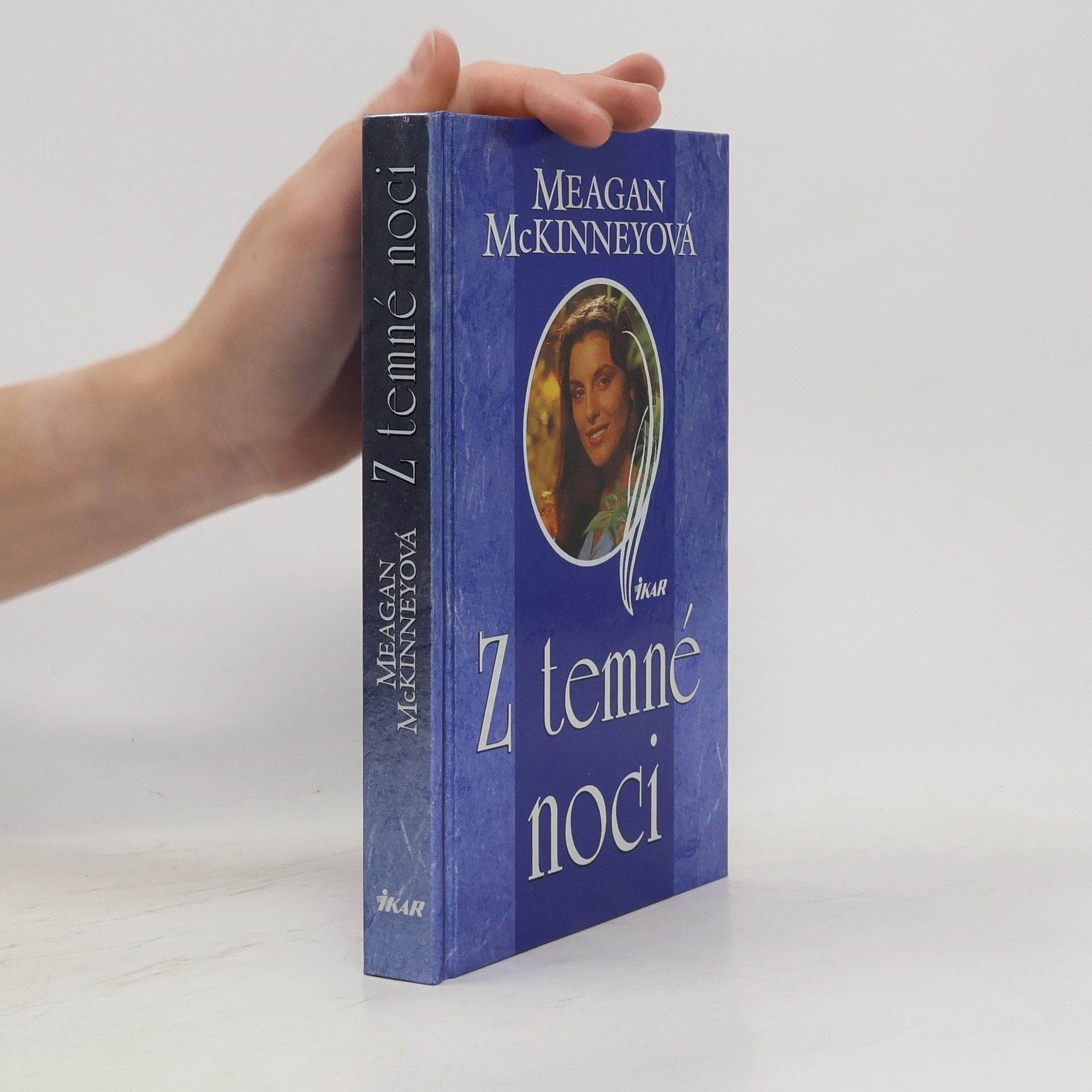 Meagan McKinney Z temné noci