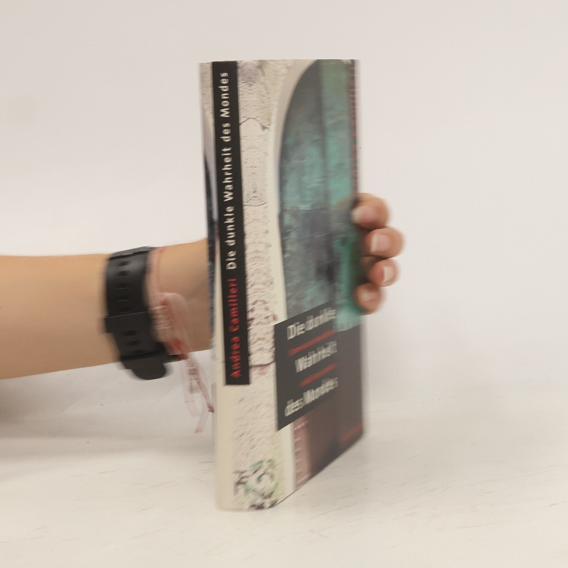 Andrea Camilleri Die dunkle Wahrheit des Mondes
