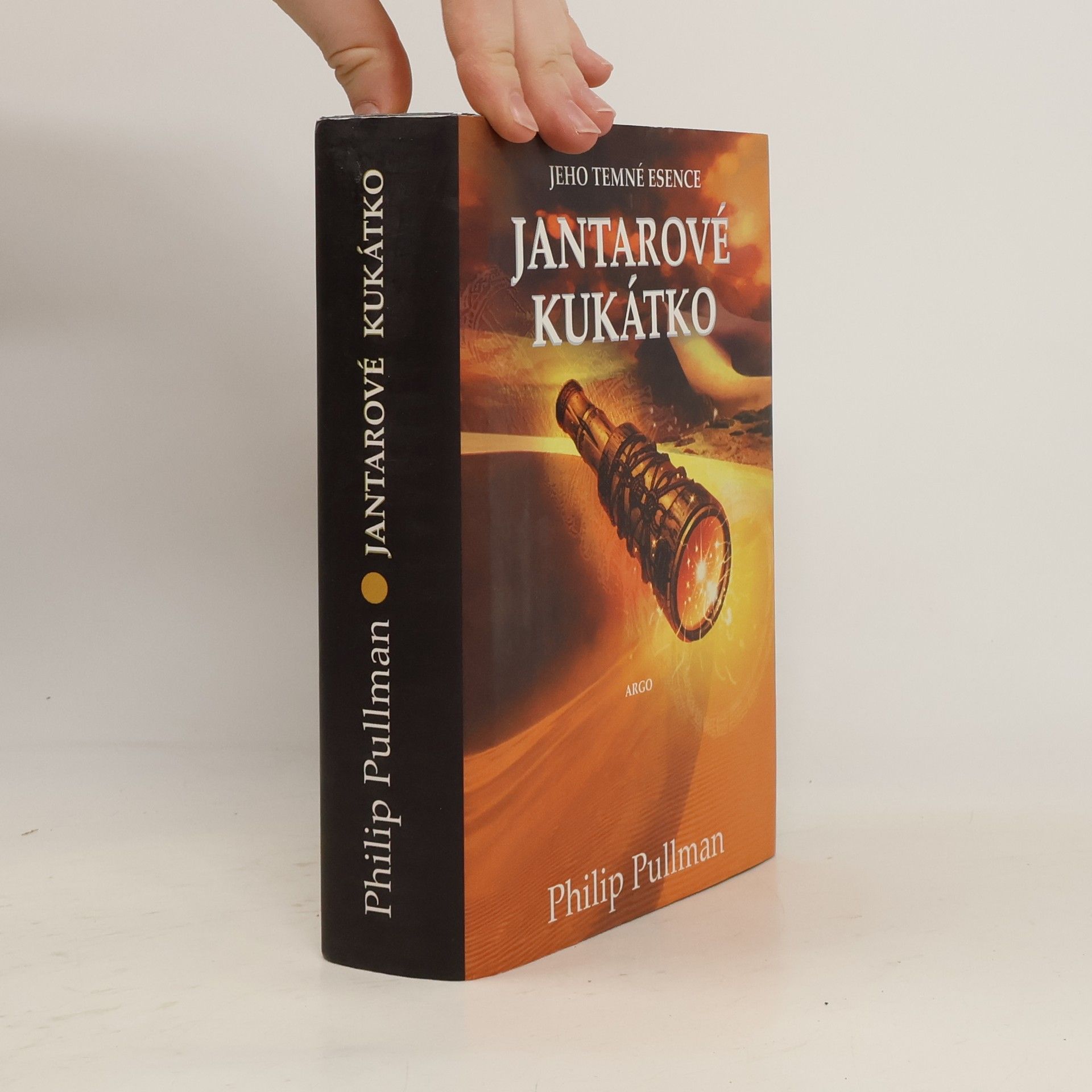 Philip Pullman Jeho temné esence. Jantarové kukátko
