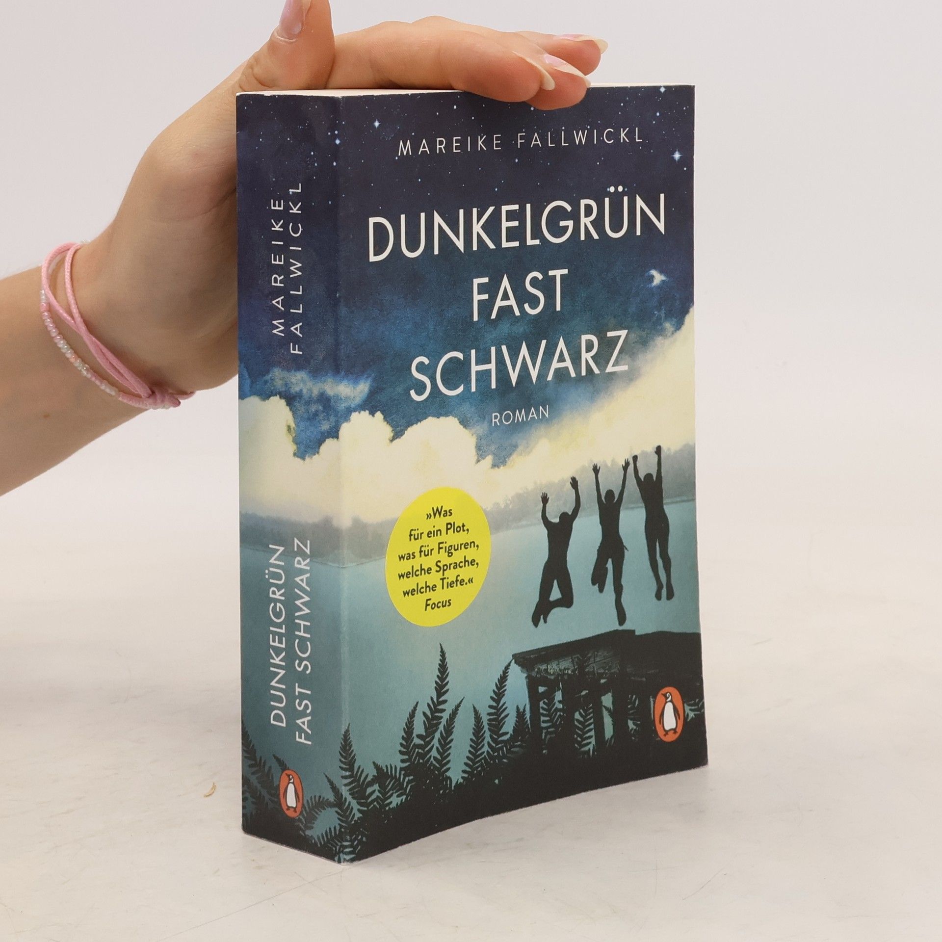 Mareike Fallwickl Dunkelgrün fast schwarz