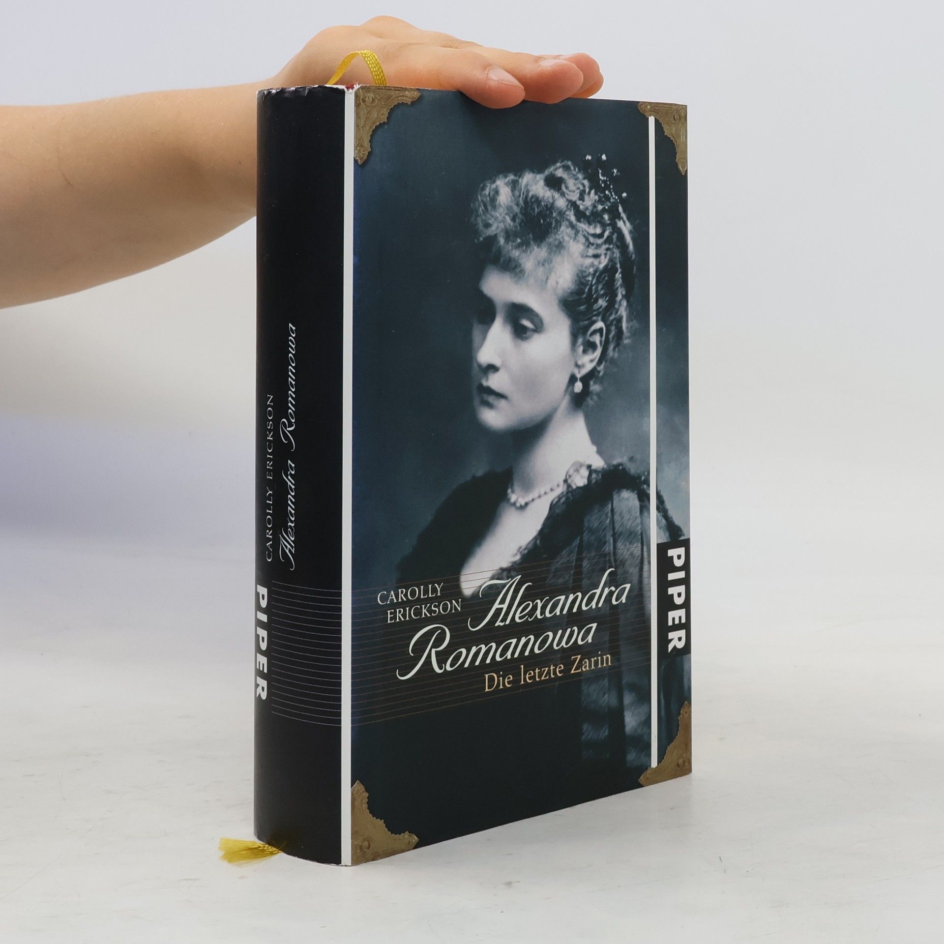 Carolly Erickson Alexandra Romanowa