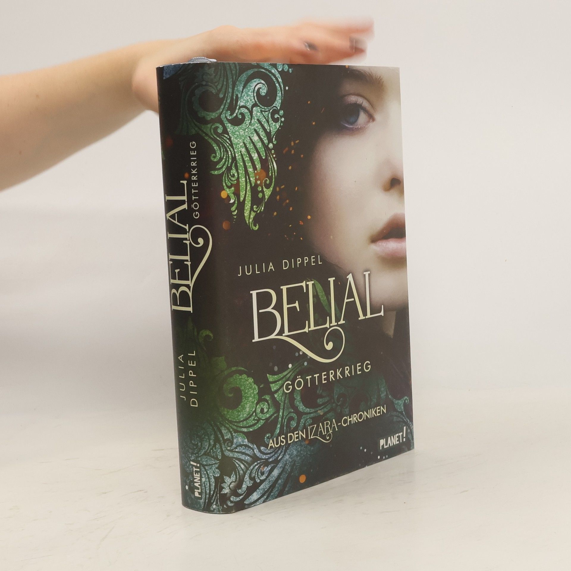 Julia Dippel Belial