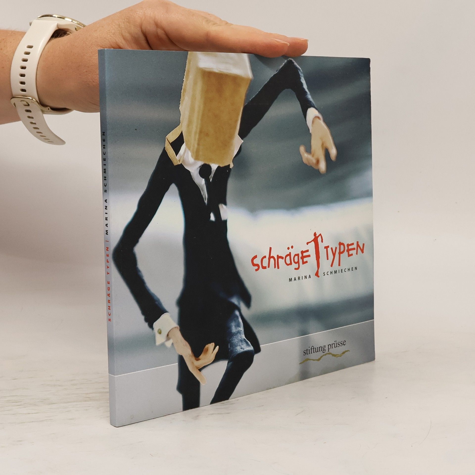 Marina Schmiechen Schräge Type