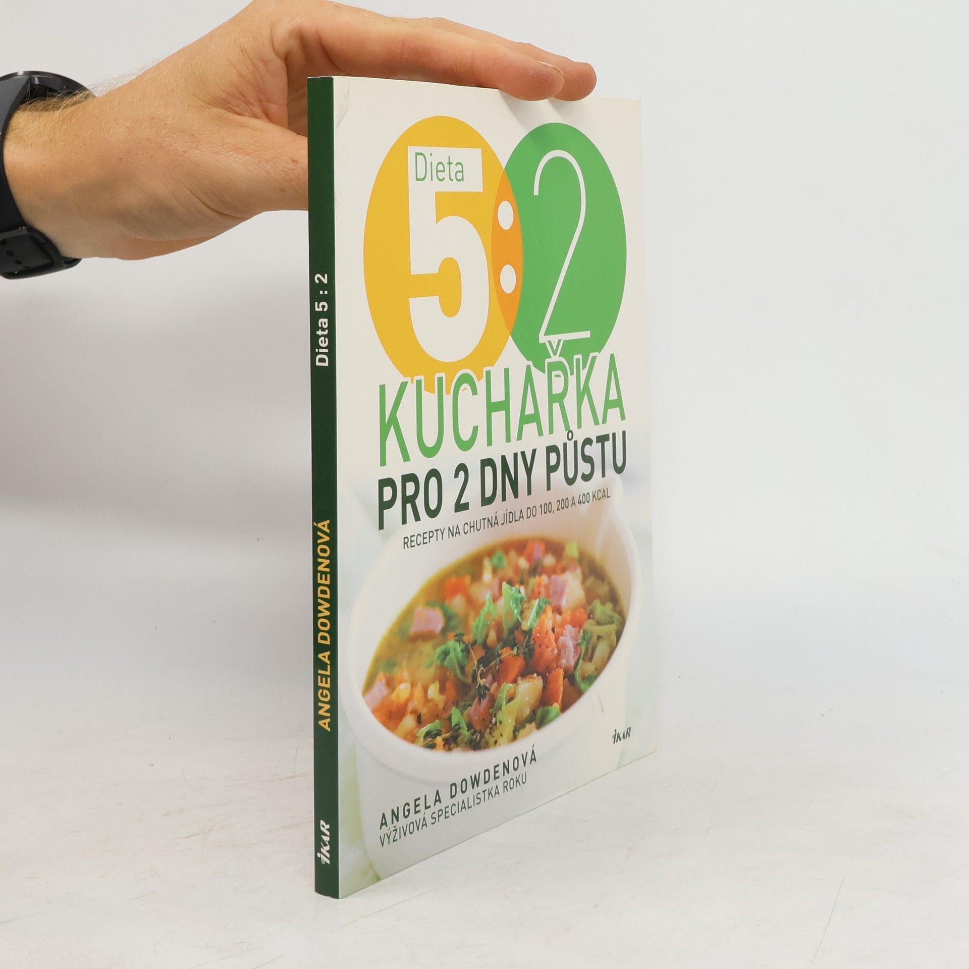 Angela Dowden Dieta 5:2 : kuchařka pro 2 dny půstu : recepty na chutná jídla do 100, 200 a 400 kcal