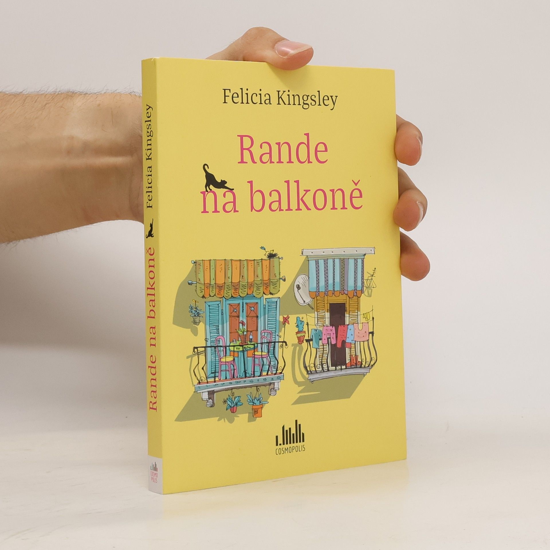Felicia Kingsley Rande na balkoně