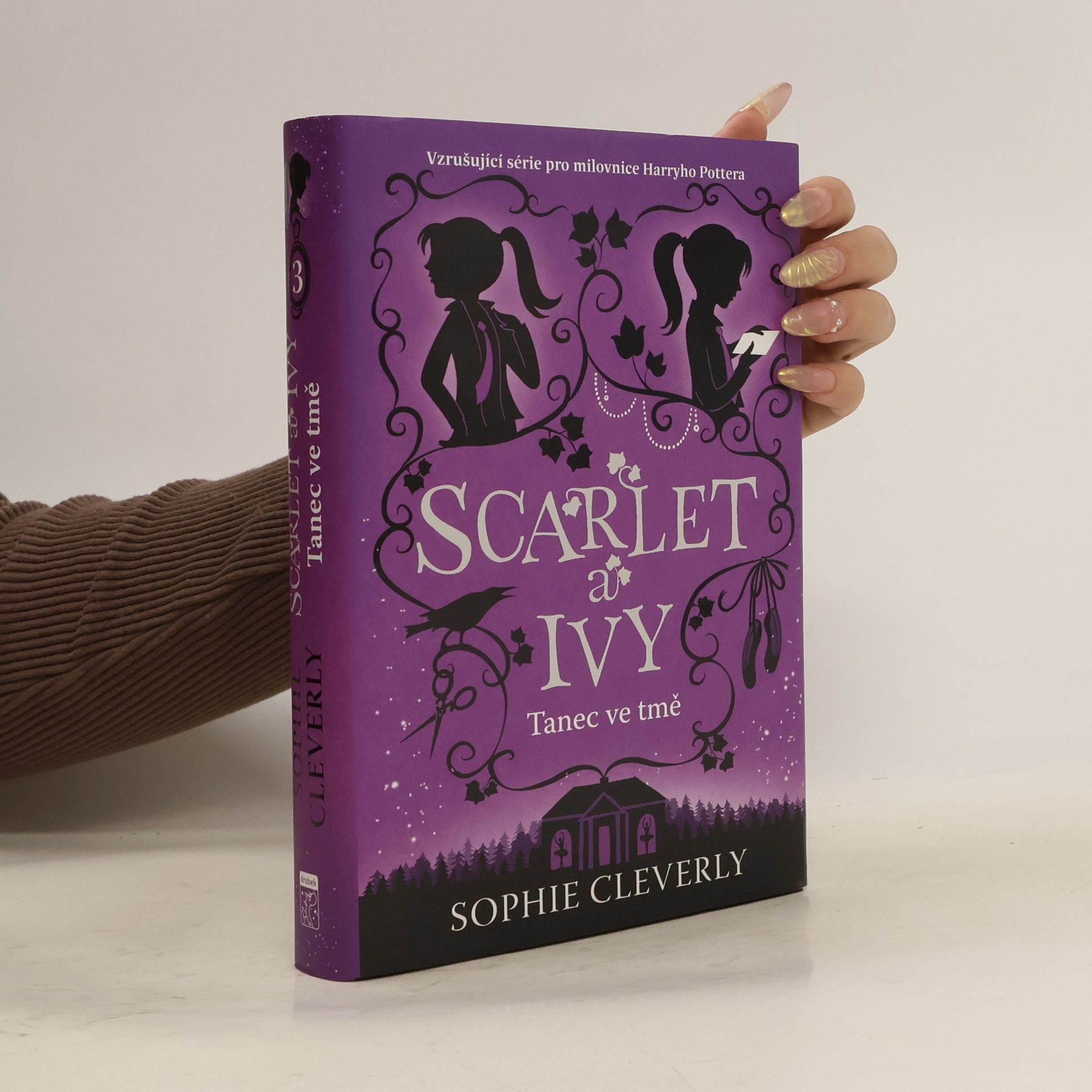 Sophie Cleverly Scarlet a Ivy. Tanec ve tmě