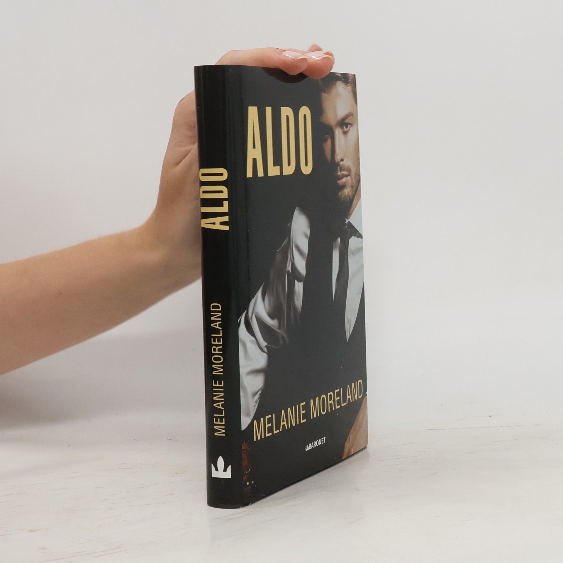 Melanie Moreland Aldo