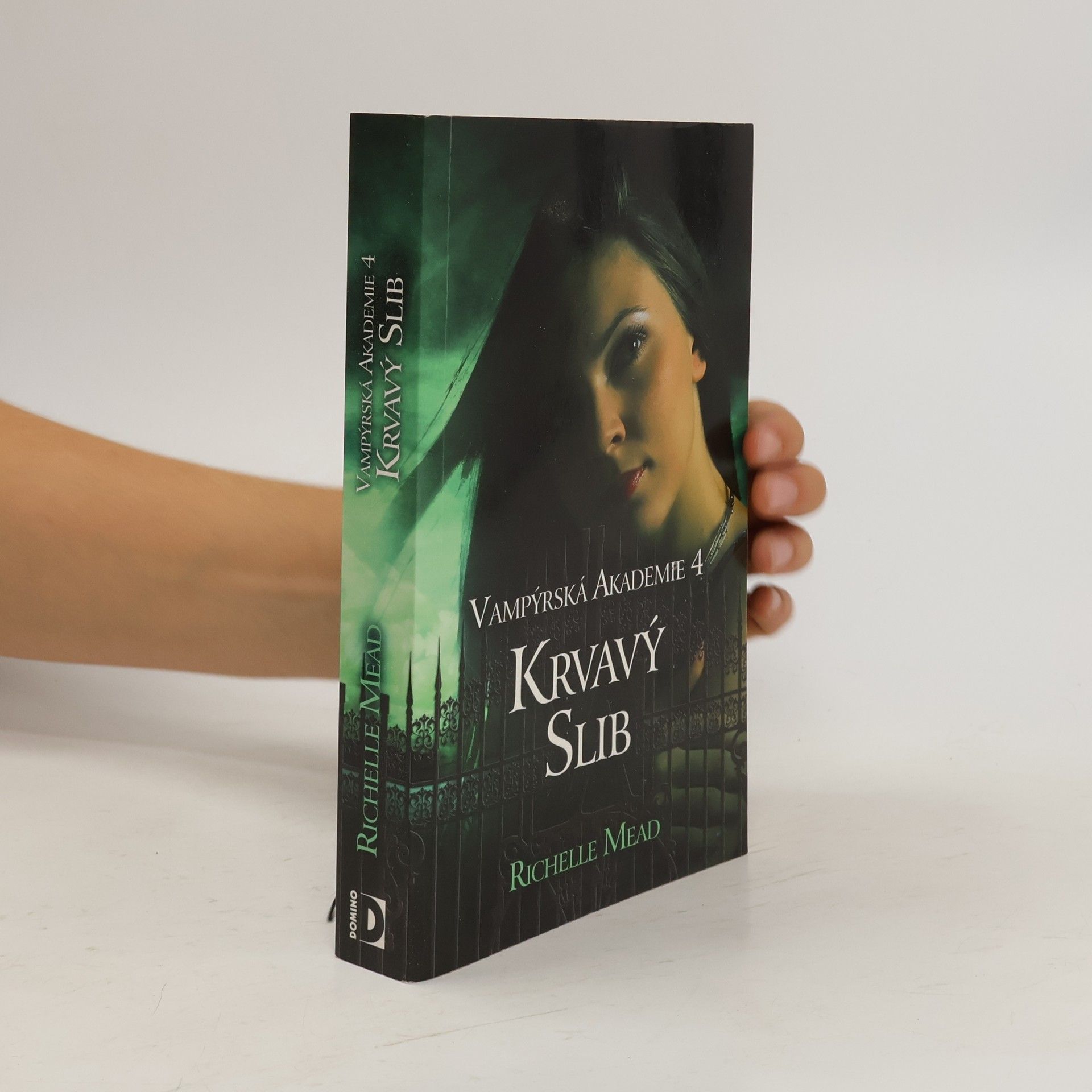 Richelle Mead Vampýrská akademie 4: Krvavý slib