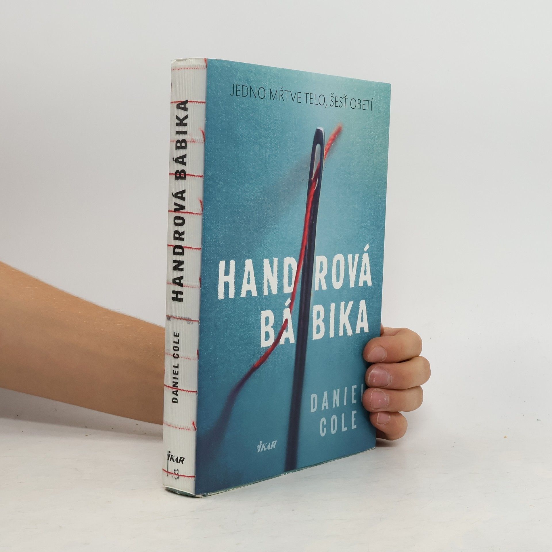 Daniel Cole Handrová bábika