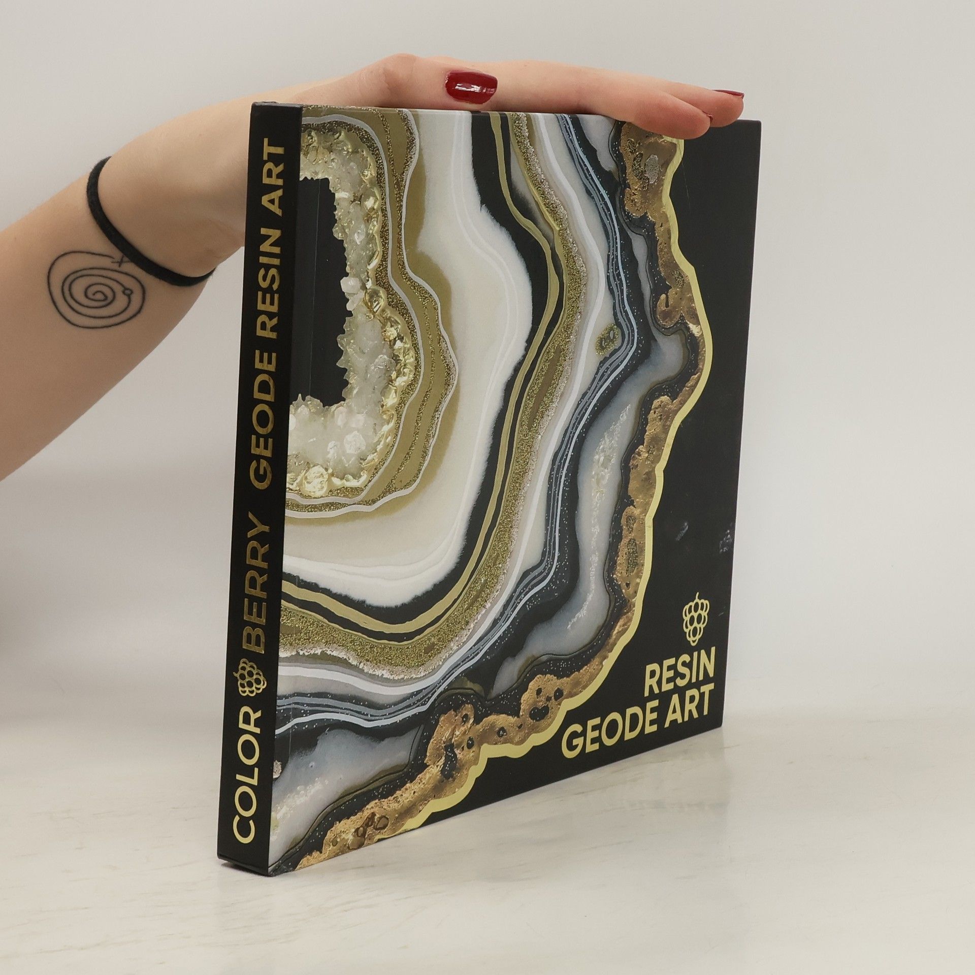 AA.VV. Geode Resin Art