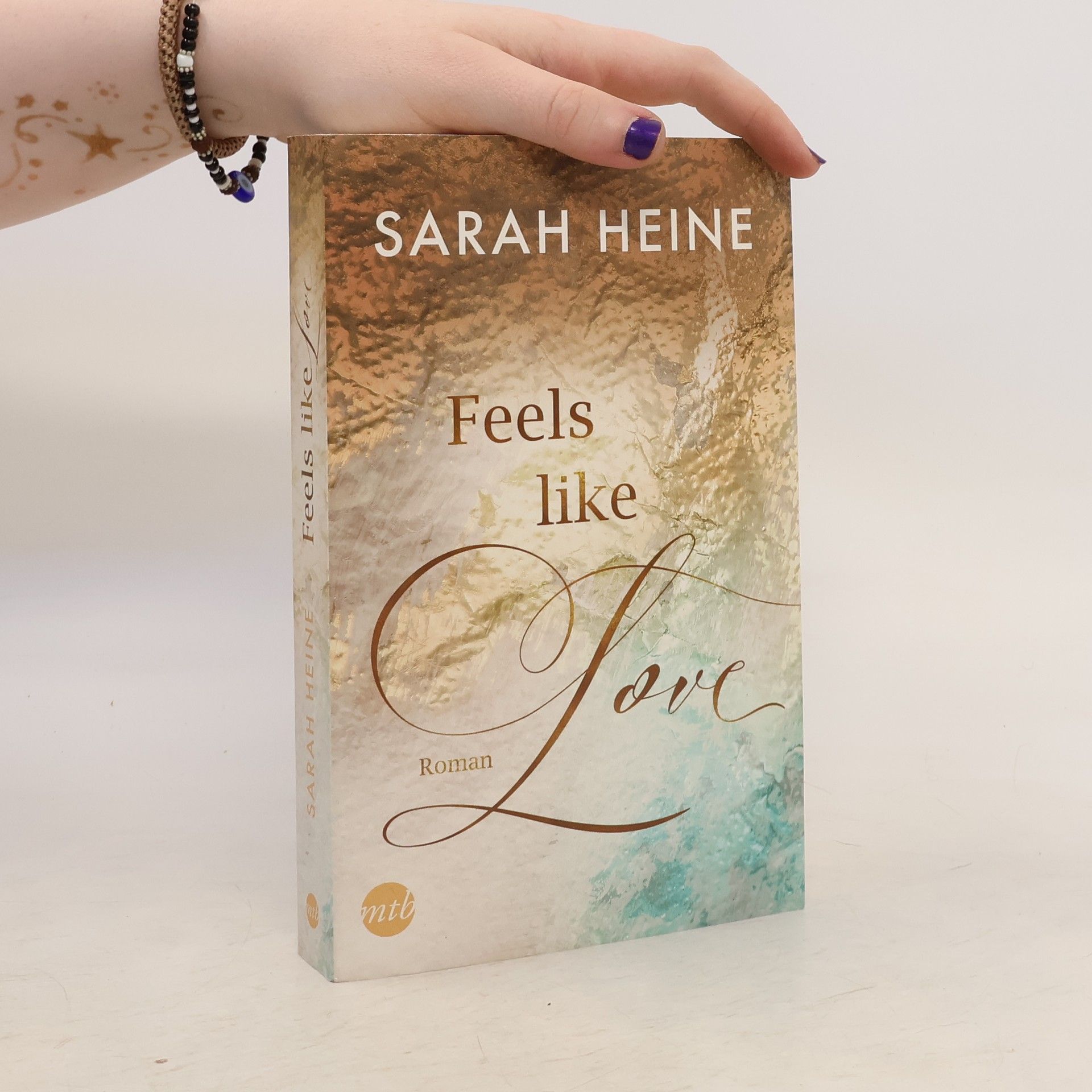Sarah Heine Feels like Love