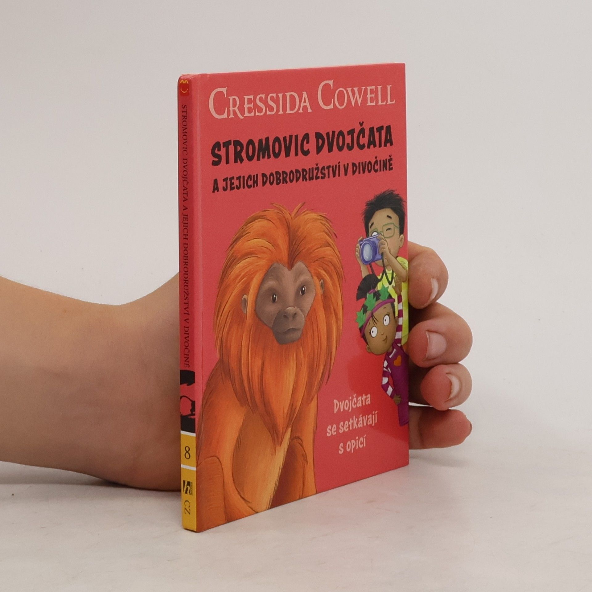 Cressida Cowell Stromovic dvojčata a jejich dobrodružství v divočině. Dvojčata se setkávají s opicí