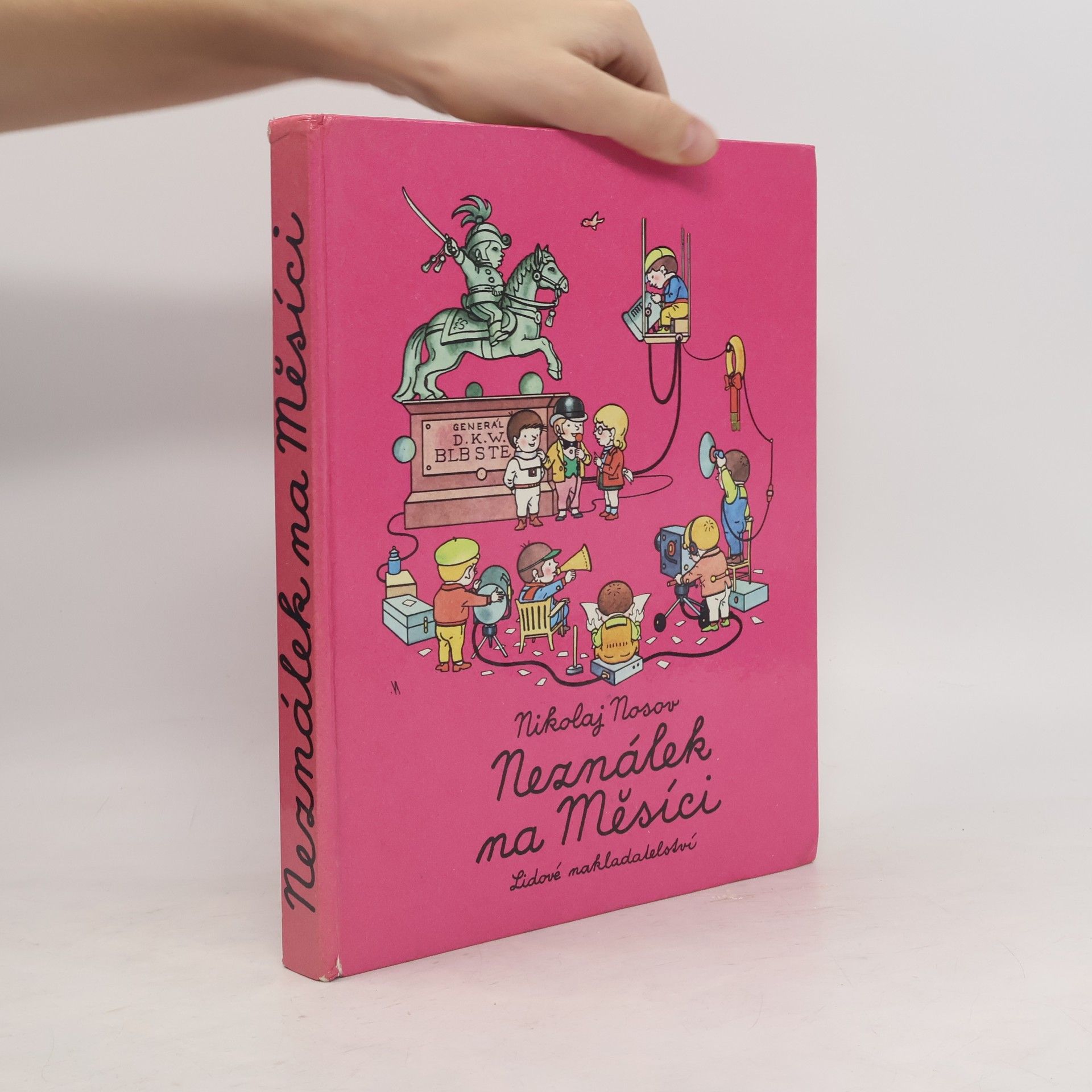 Neználek na Měsíci