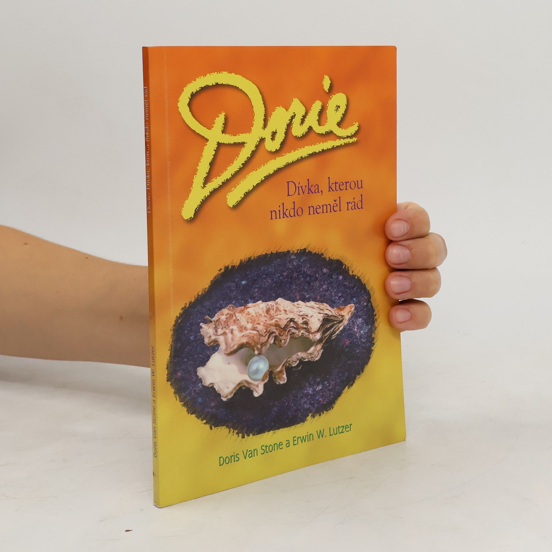 Doris Van Stone Dorie. Dívka, kterou nikdo neměl rád