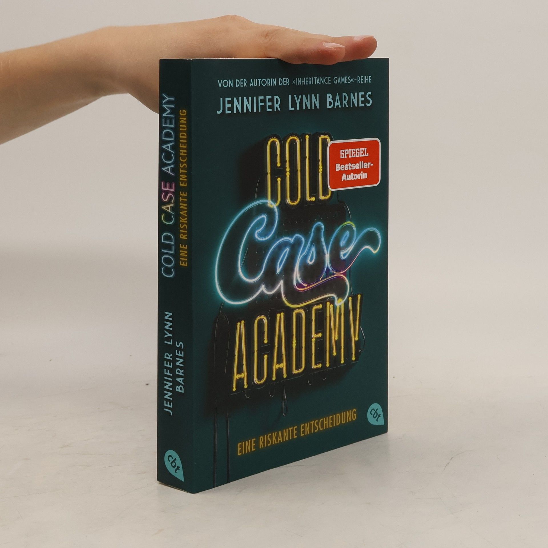 Jennifer Lynn Barnes Cold Case Academy – Eine riskante Entscheidung. Die rasante Thriller-Reihe der Bestsellerautorin der »The Inheritance Games«-Reihe
