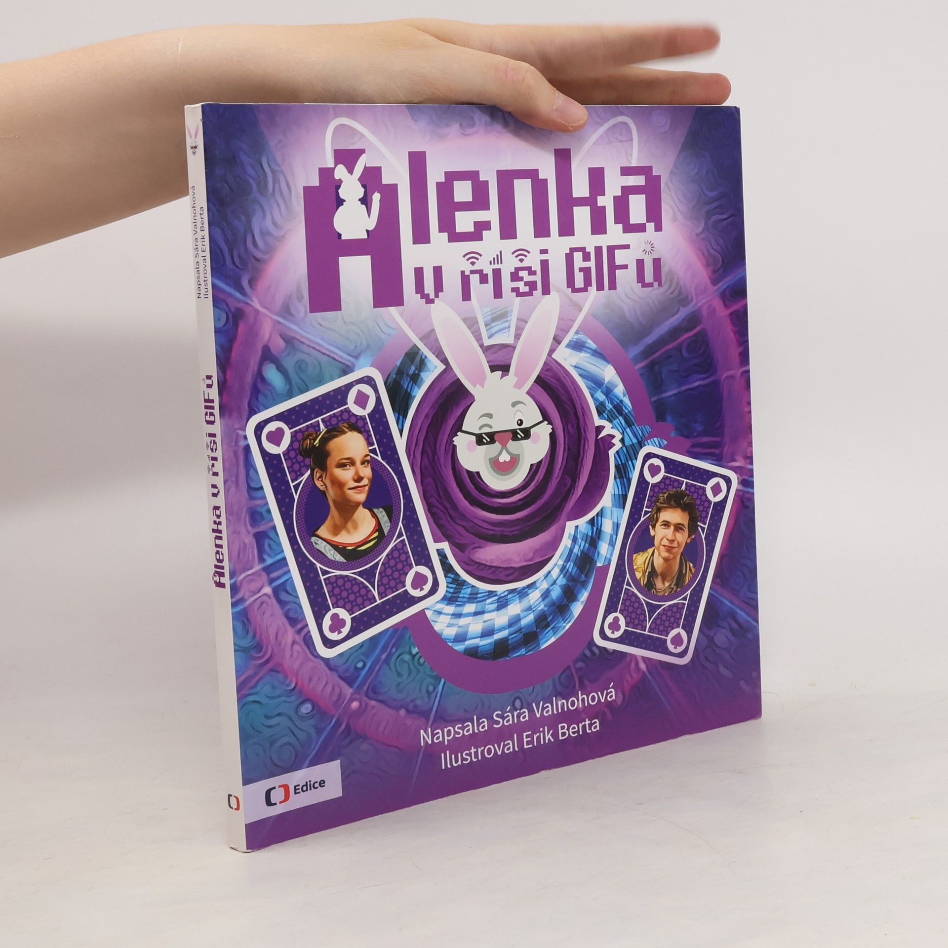 Sára Valnohová Alenka v říši GIFů