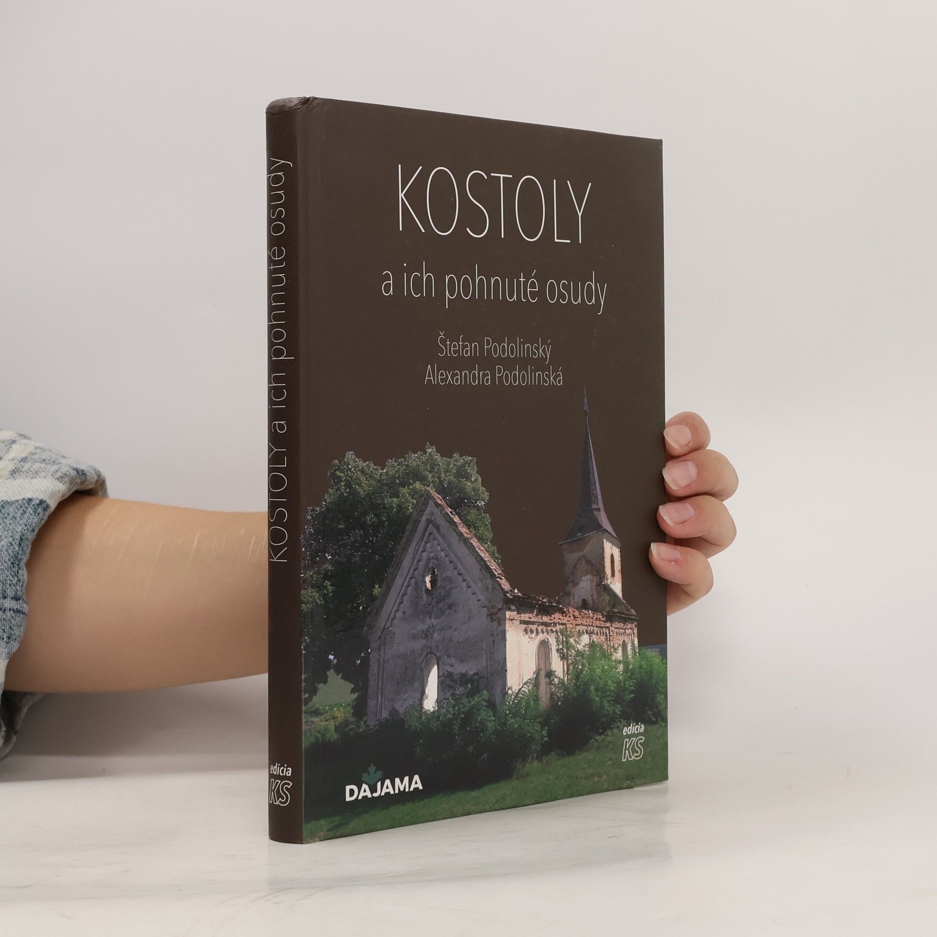 Alexandra Podolinská Kostoly a ich pohnuté osudy
