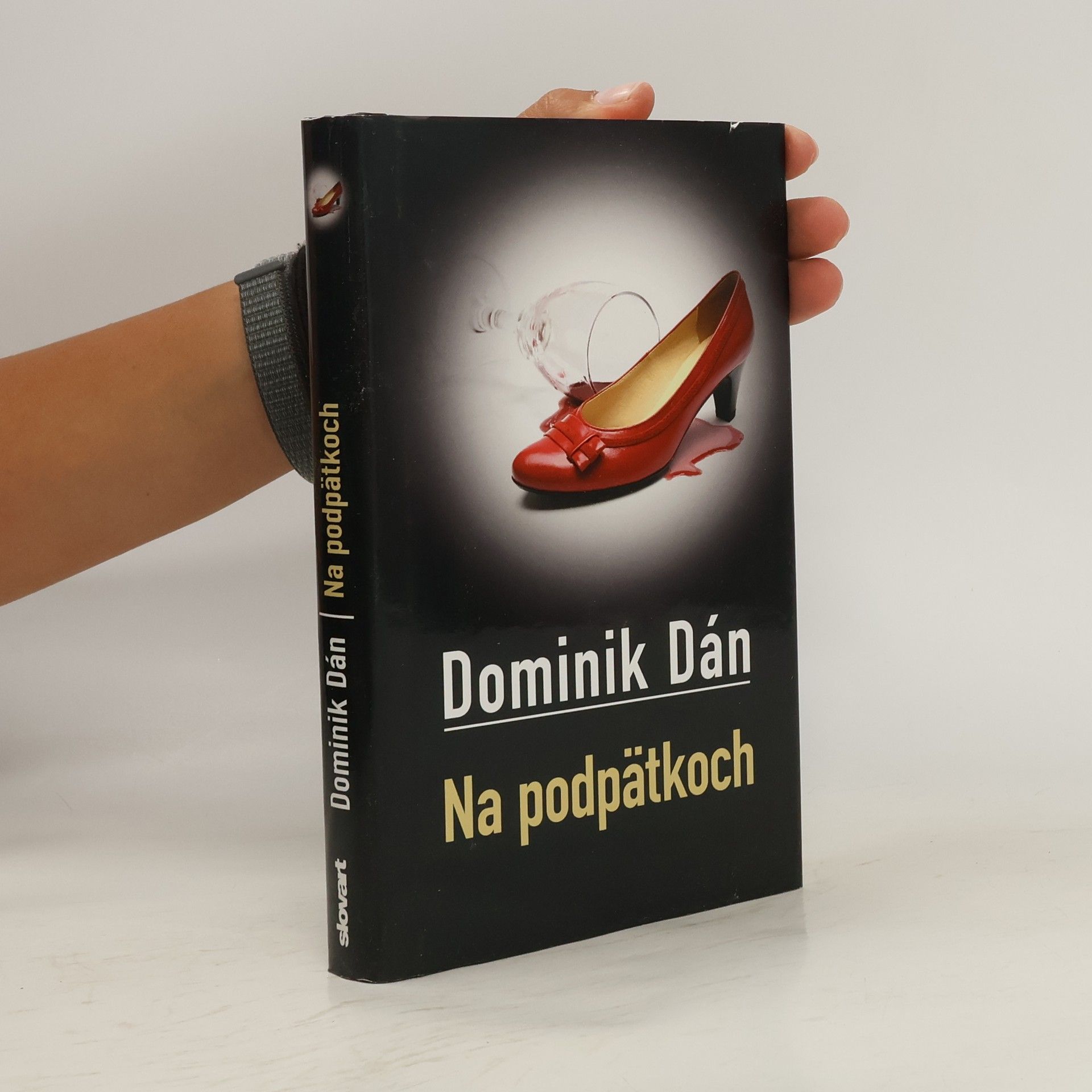 Na podpätkoch