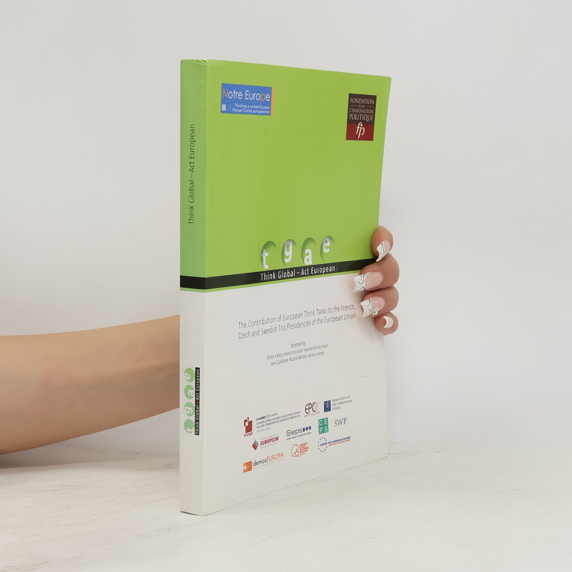 Collectif d'auteurs Think Global - Act European