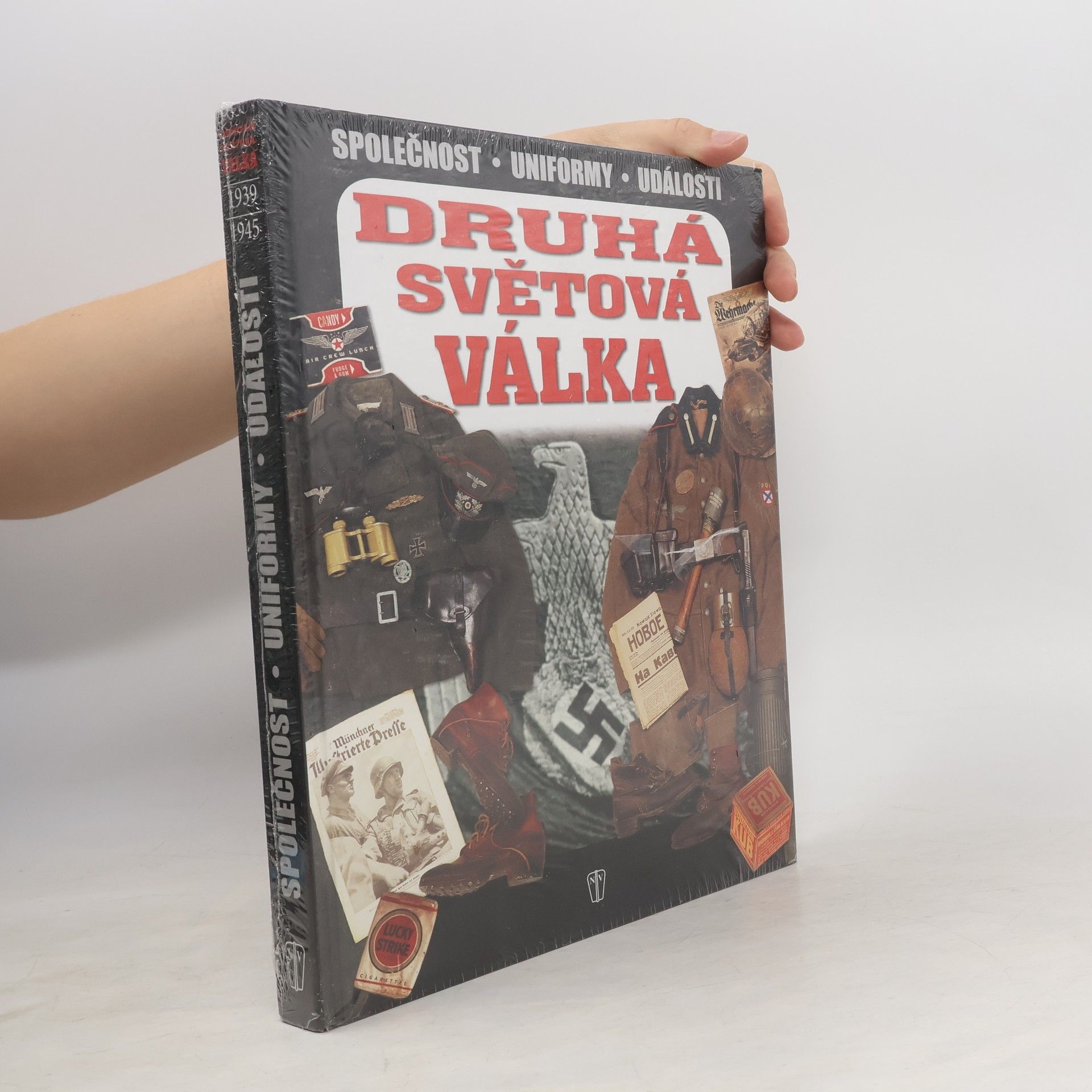 Petr Tůma Druhá světová válka : 1939-1945 : dobové předměty a uniformy