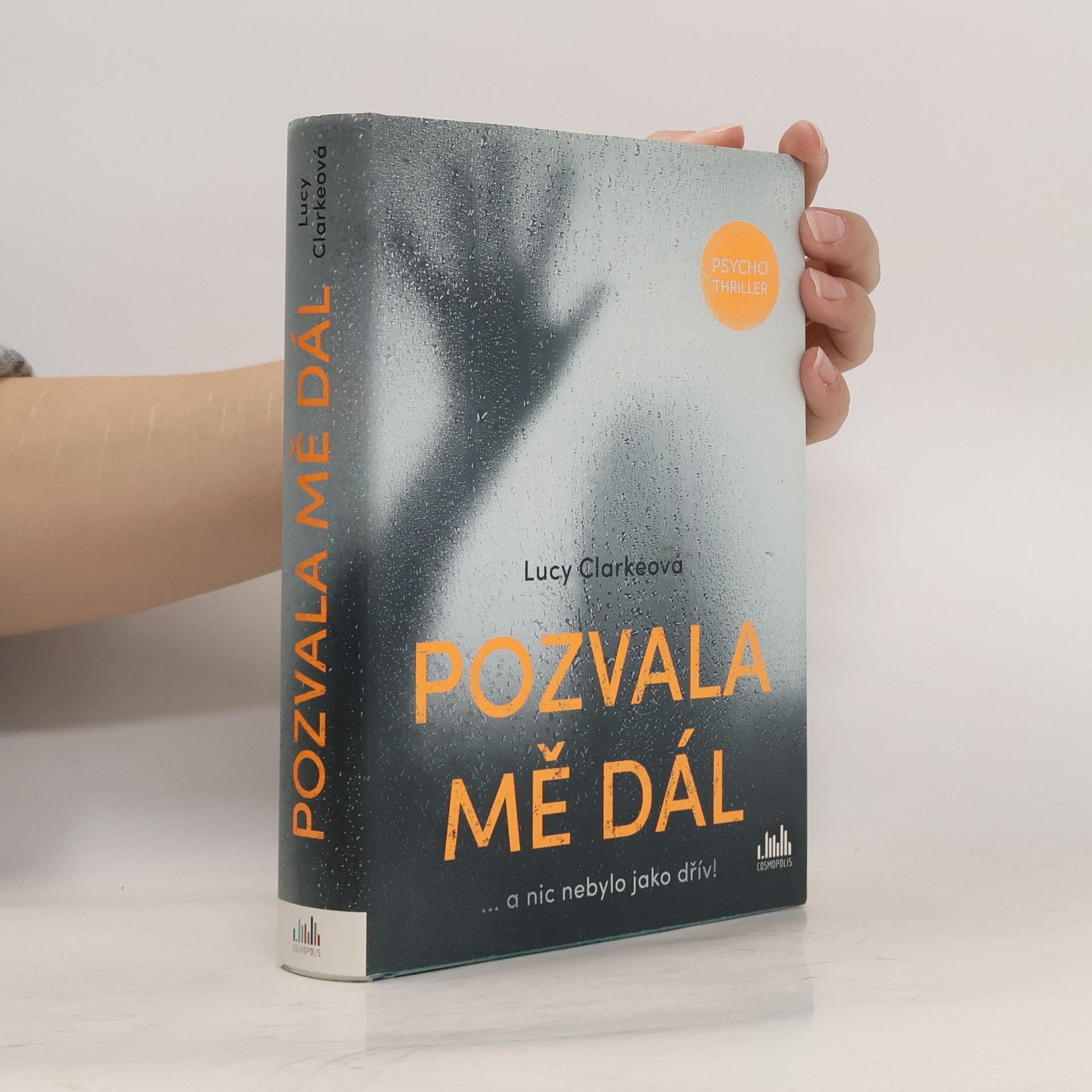 Lucy Clarke Pozvala mě dál