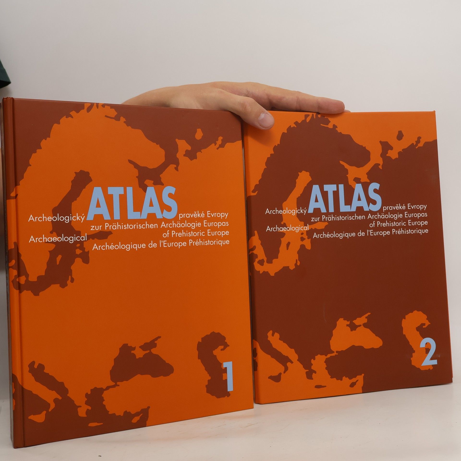 Univerzita Karlova Archeologický atlas pravěké Evropy [1] = Archaeological atlas of prehistoric Europe = Atlas archéologique de l'Europe prehistorique = Atlas zur prähistorischen Archäologie Europas