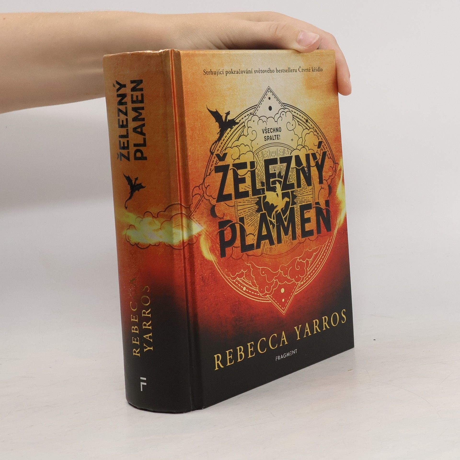 Rebecca Yarros Železný plamen