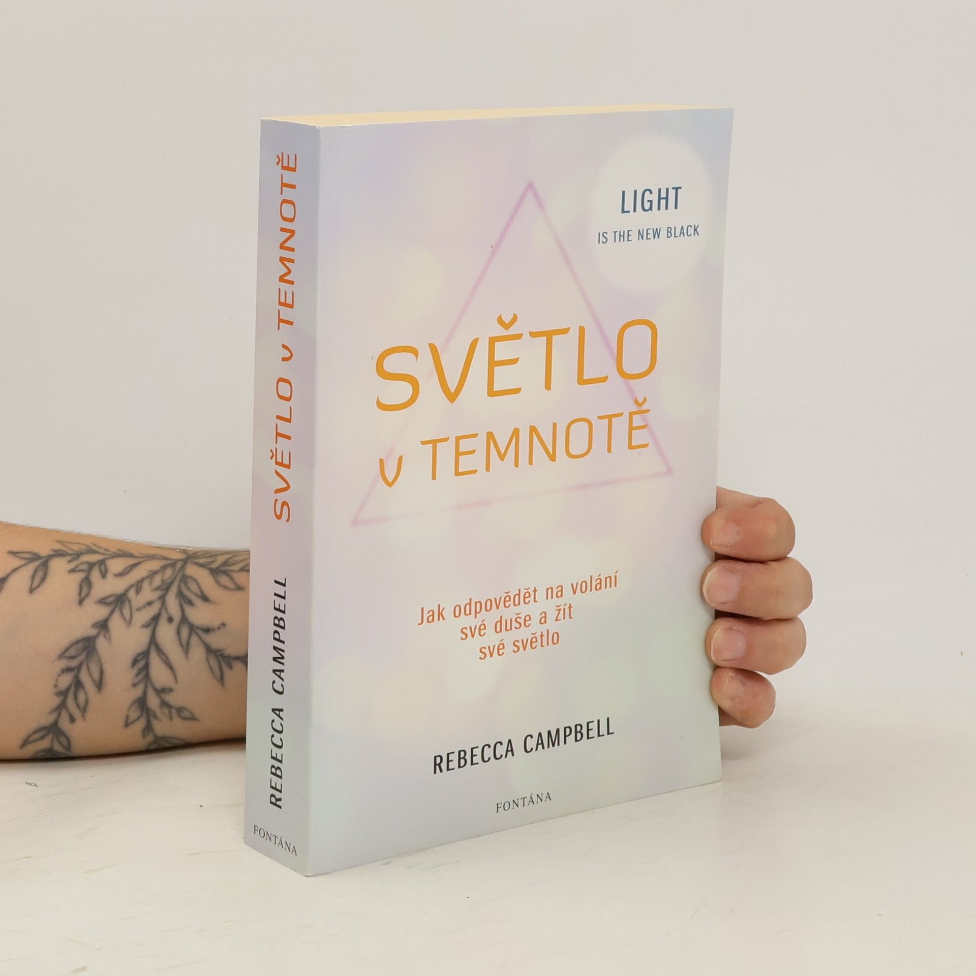 Rebecca Campbell Světlo v temnotě. Jak odpovědět na volání své duše a žít své Světlo