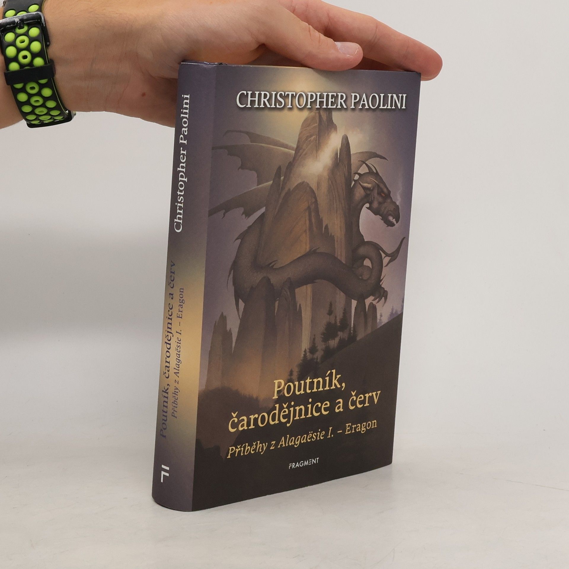 Christopher Paolini Poutník, čarodějnice a červ - Příběhy z Alagaësie I.