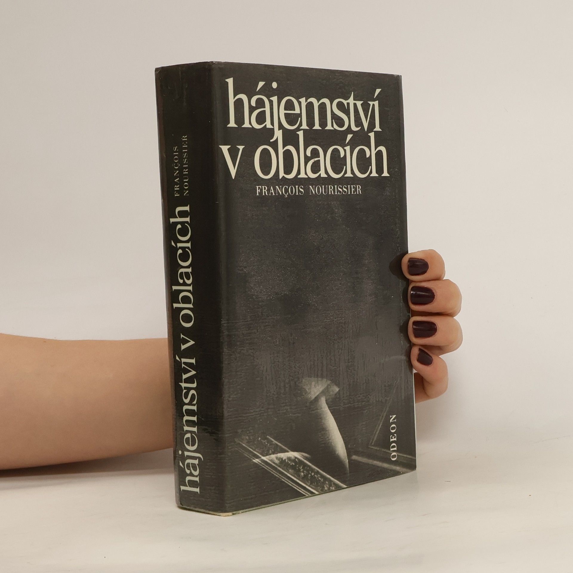 François Nourissier Hájemství v oblacích