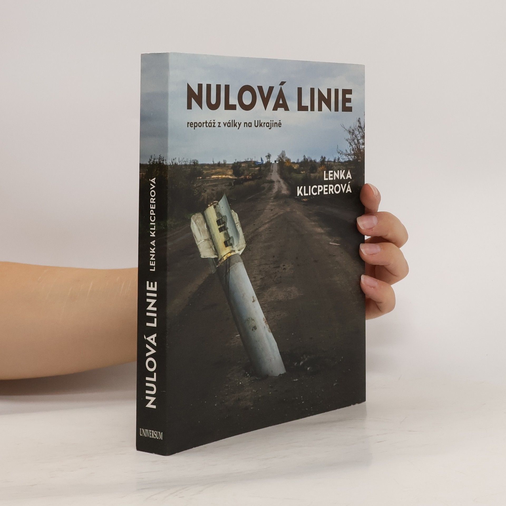 Lenka Klicperová Nulová linie. Reportáž z války na Ukrajině