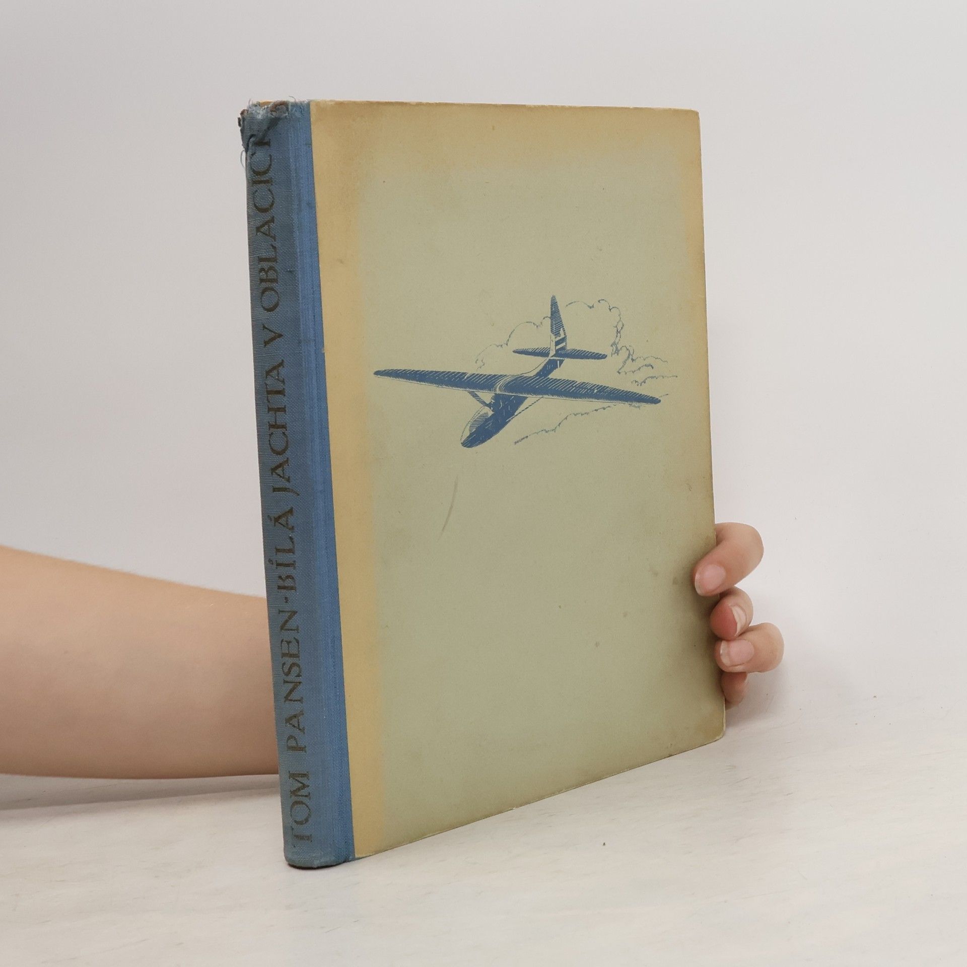 Tom Pansen Bílá jachta v oblacích