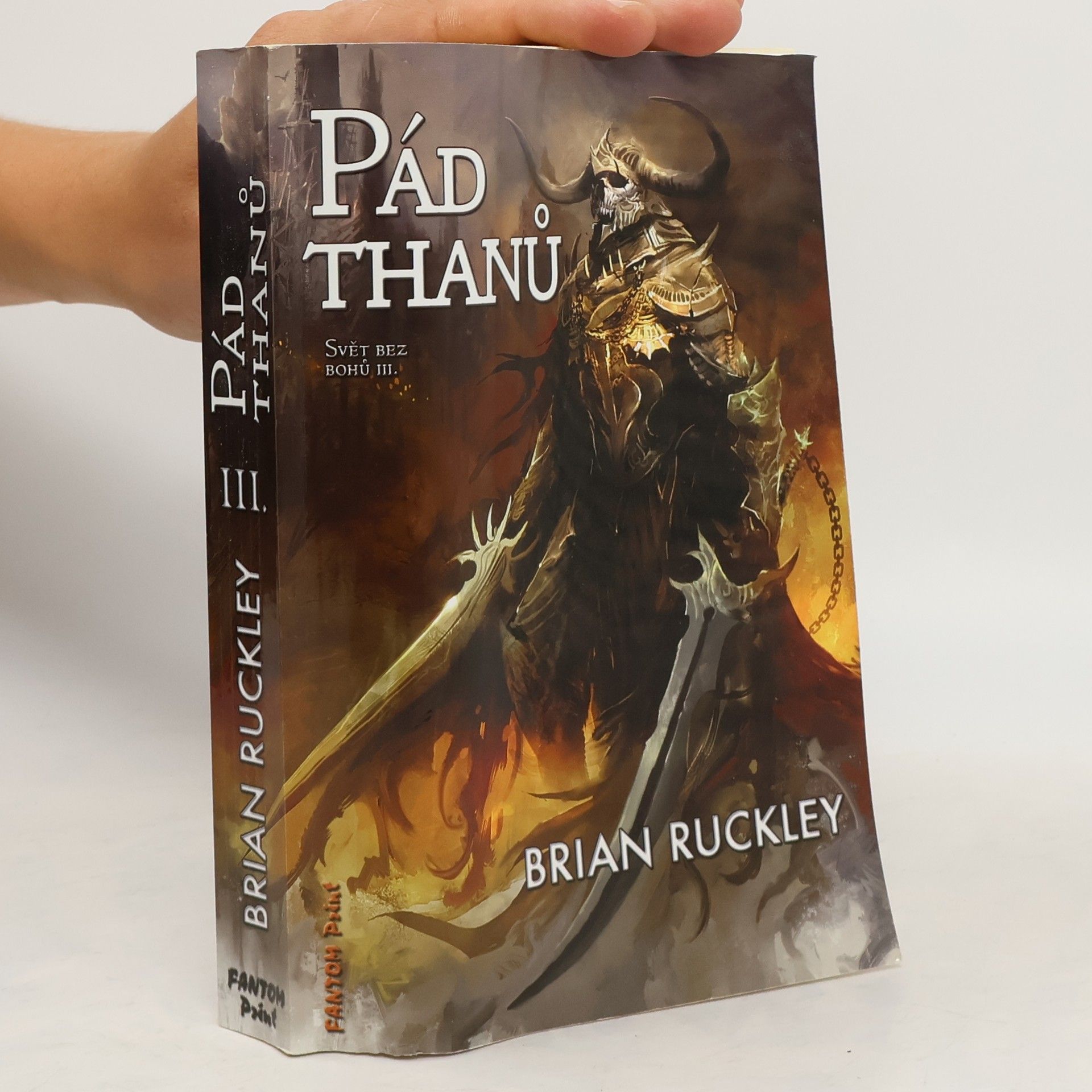 Brian Ruckley Pád Thanů. Svět bez bohů. III. díl