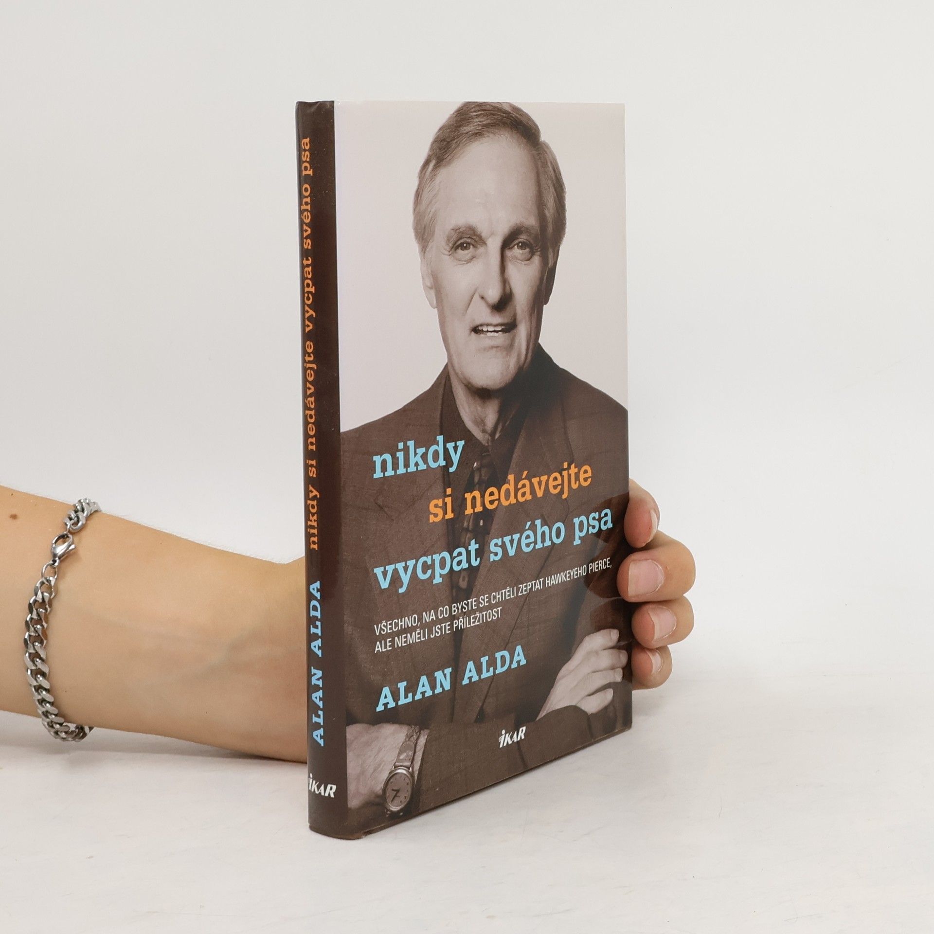Alan Alda Nikdy si nedávejte vycpat svého psa: Všechno, na co byste se chtěli zeptat Hawkeyeho Pierce, ale neměli jste příležitost