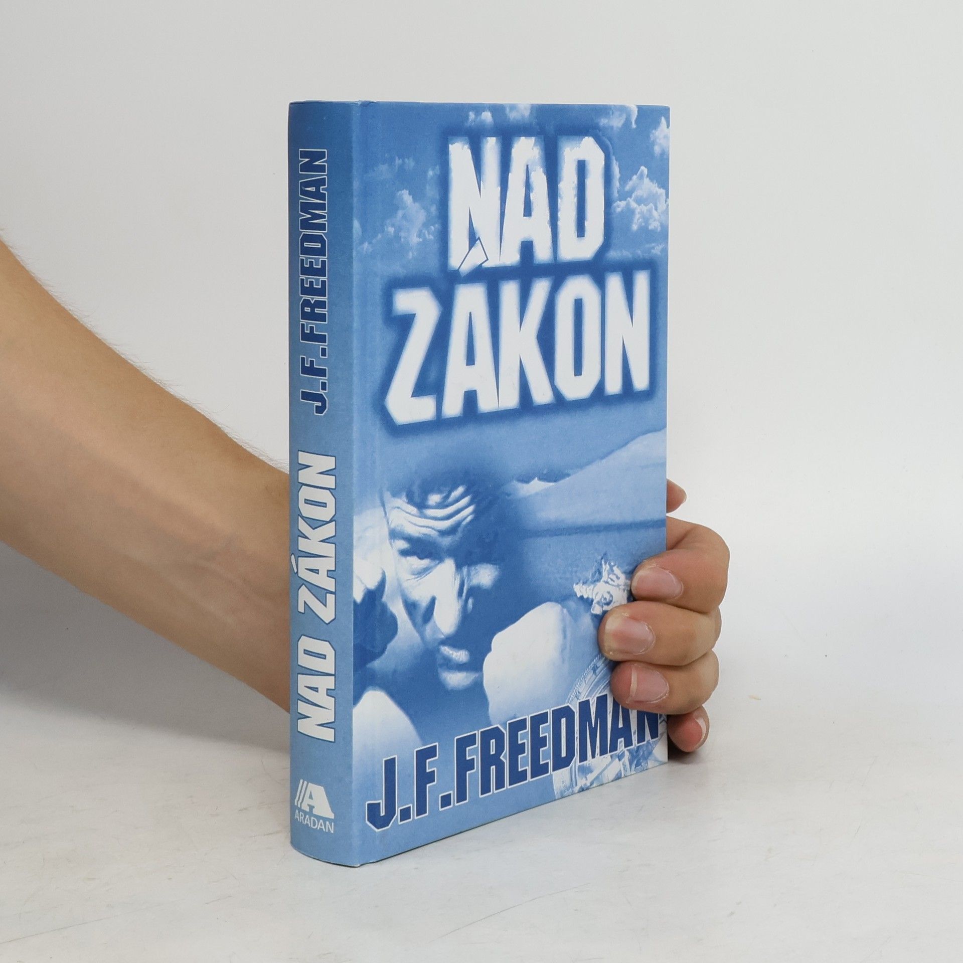 J. F. Freedman Nad zákon