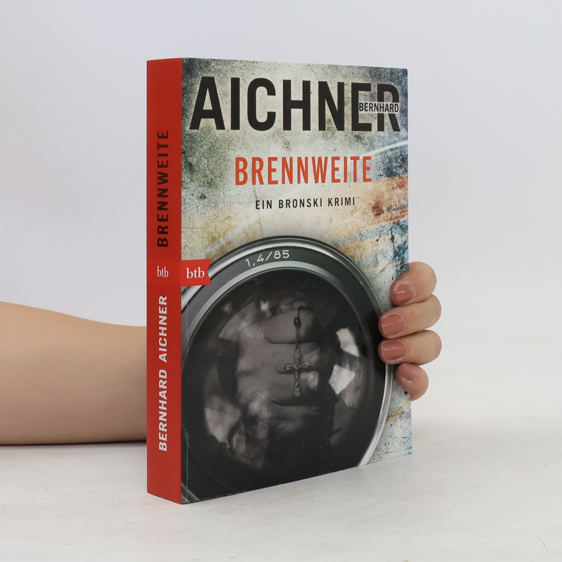 Bernhard Aichner Brennweite