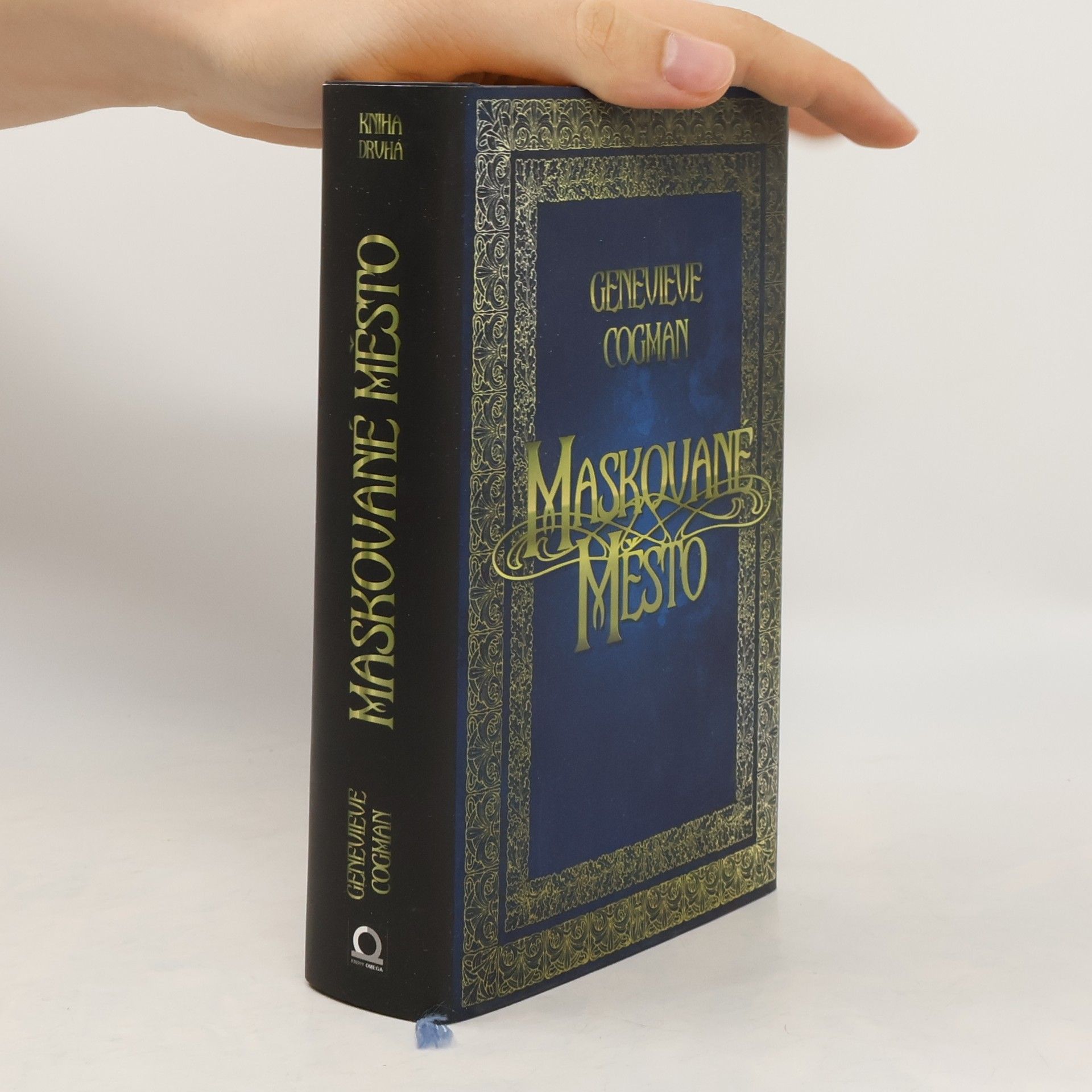 Genevieve Cogman Neviditelná knihovna. Kniha druhá, Maskované město