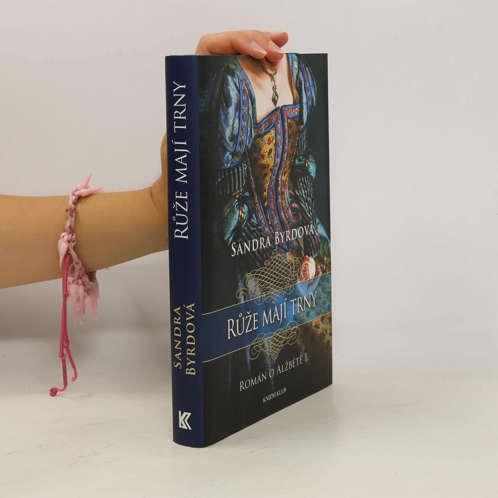 Růže mají trny. Román o Alžbětě I.