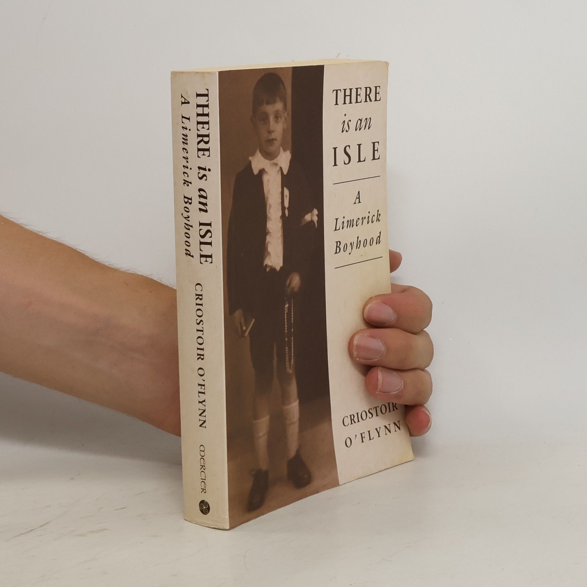 Criostoir O'Flynn There Is an Isle