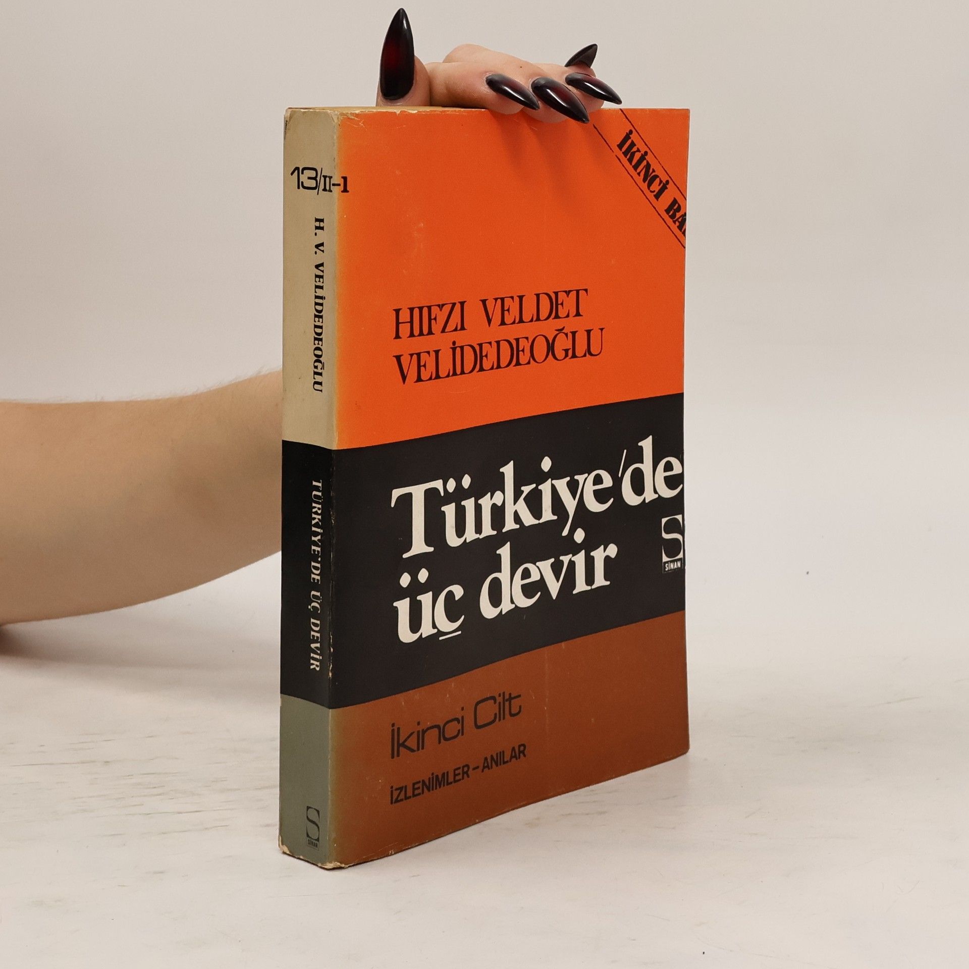 Kolektív autorov Turkiye' de uc devir