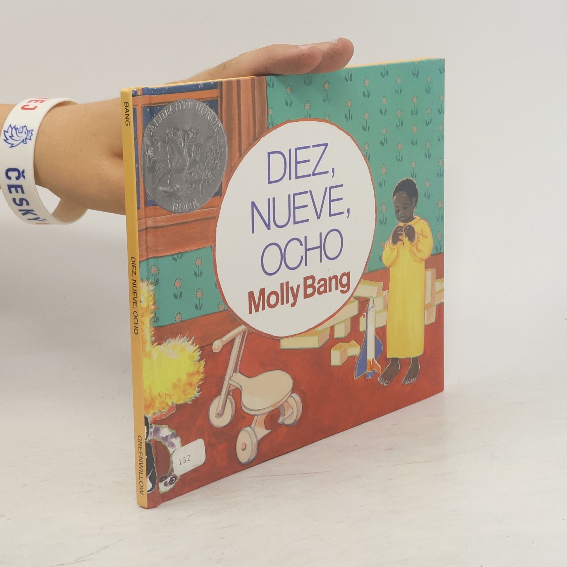 Molly Bang Diez, Nueve, Ocho