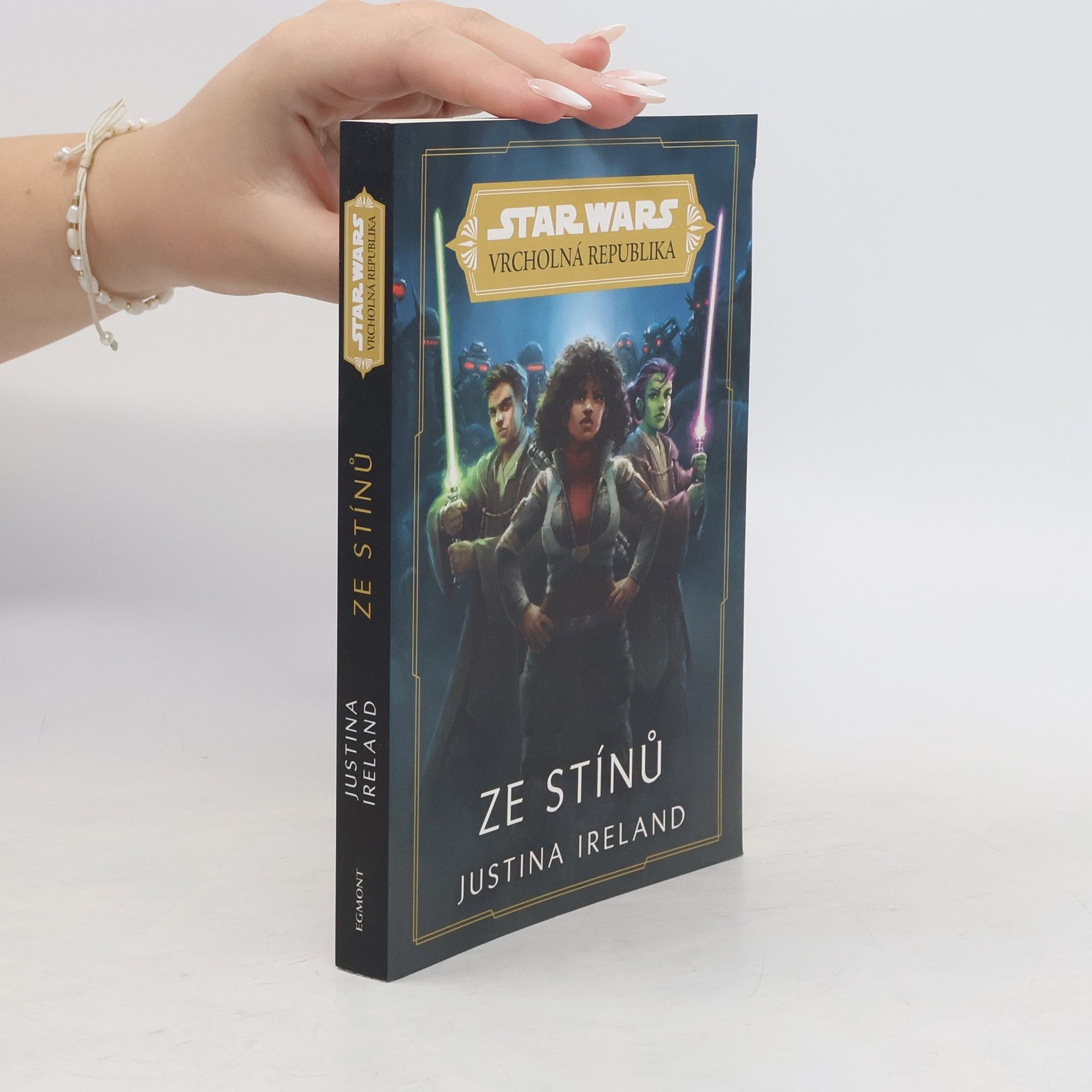 Justina Ireland Star Wars - vrcholná republika. Ze stínů