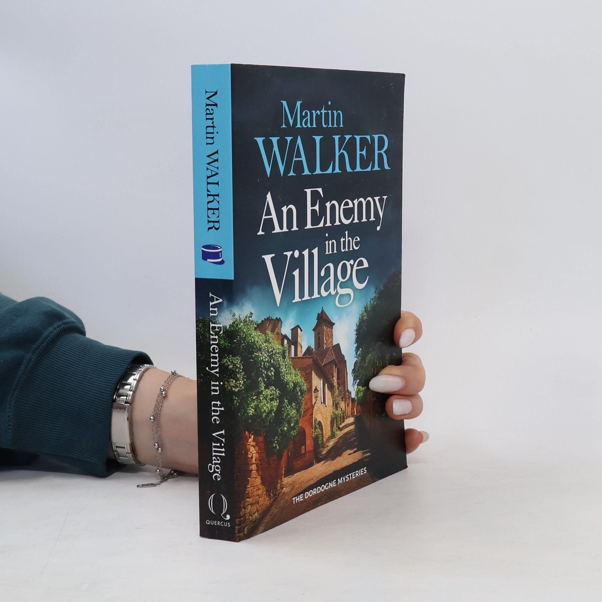 Martin Walker An Enemy in the Village