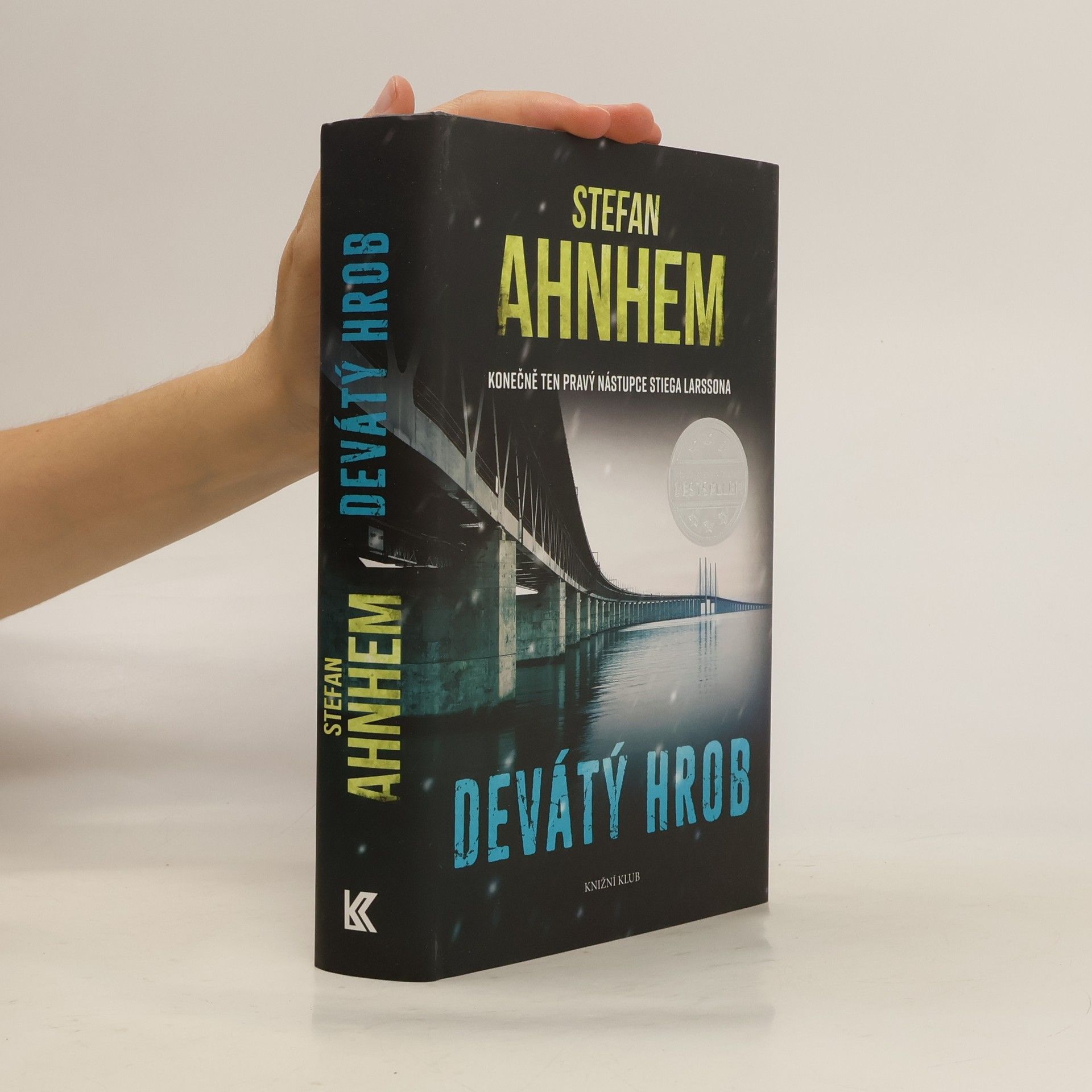 Stefan Ahnhem Devátý hrob