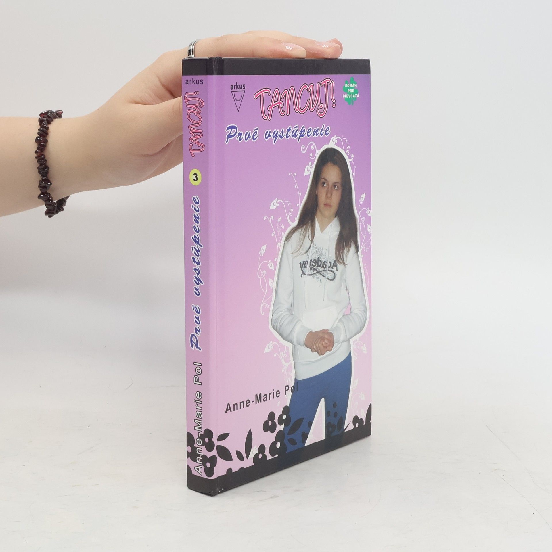 Anne-Marie Pol Tancuj! 3: Prvé vystúpenie