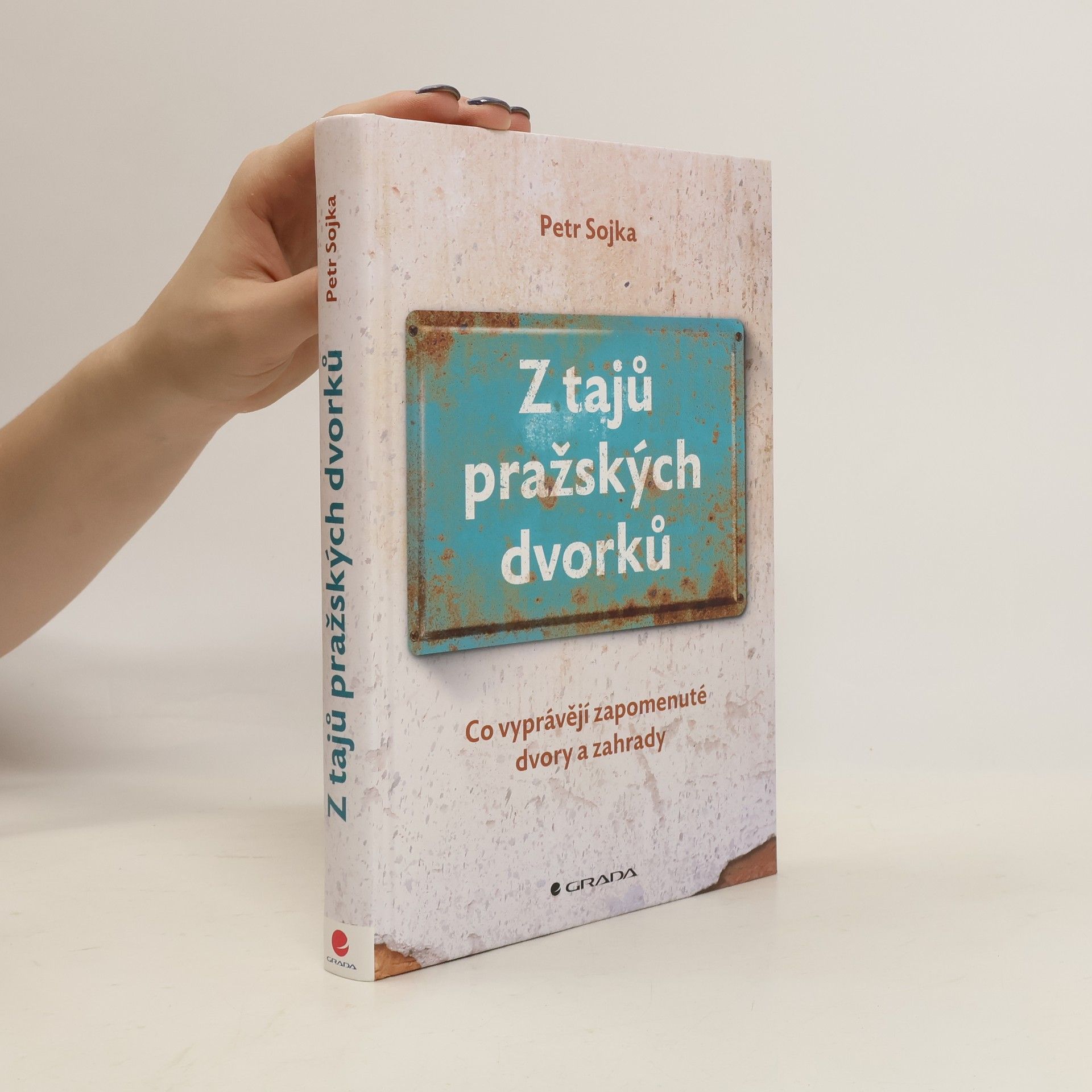 Z tajů pražských dvorků : co vyprávějí zapomenuté dvory a zahrady