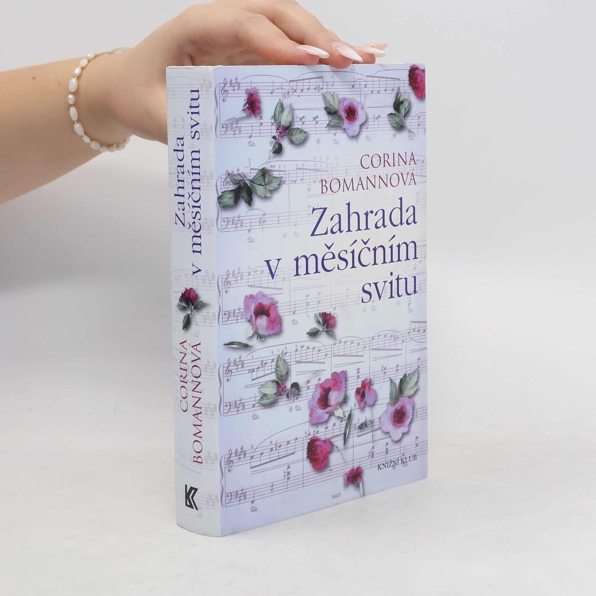 Corina Bomann Zahrada v měsíčním svitu