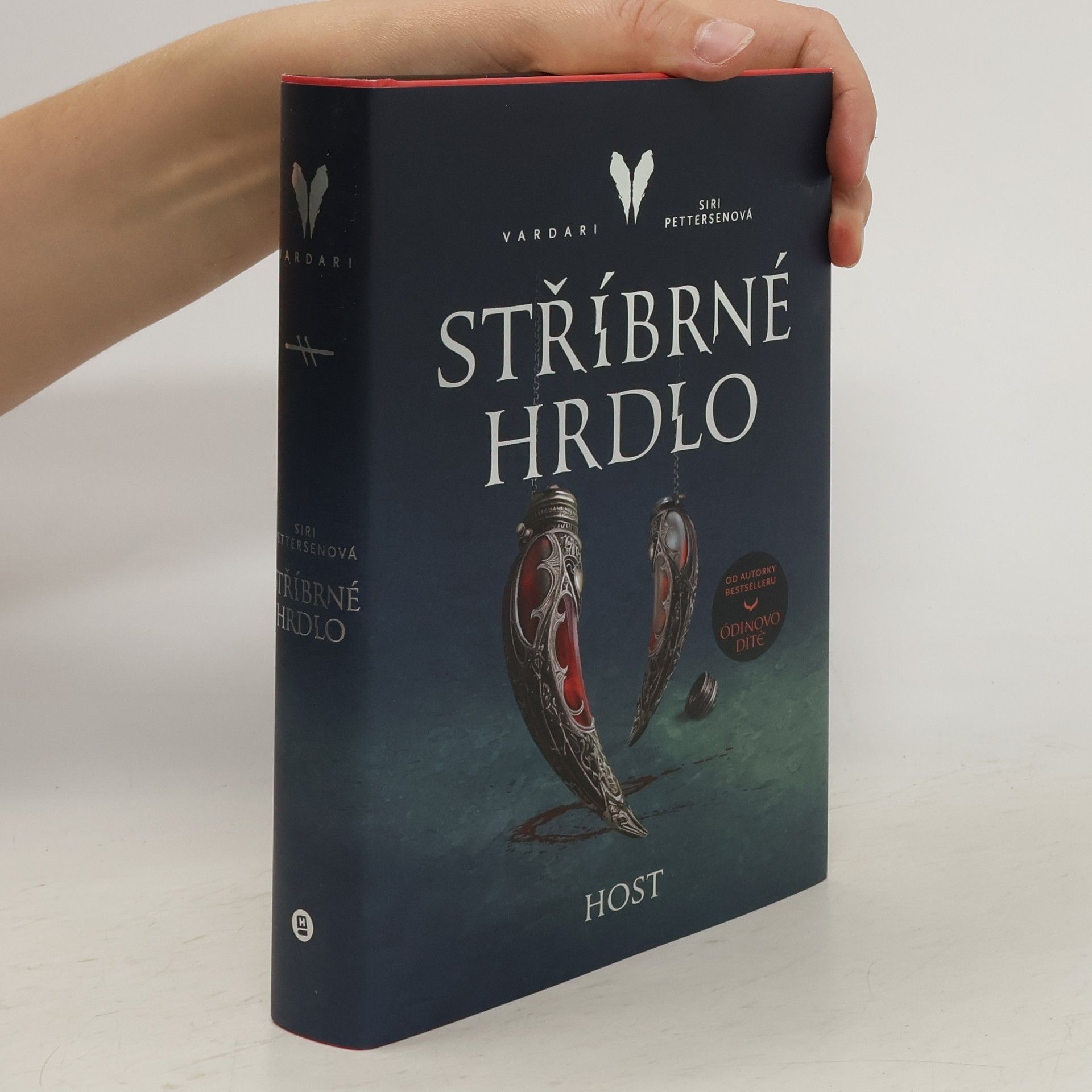Siri Pettersen Vardari. Stříbrné hrdlo